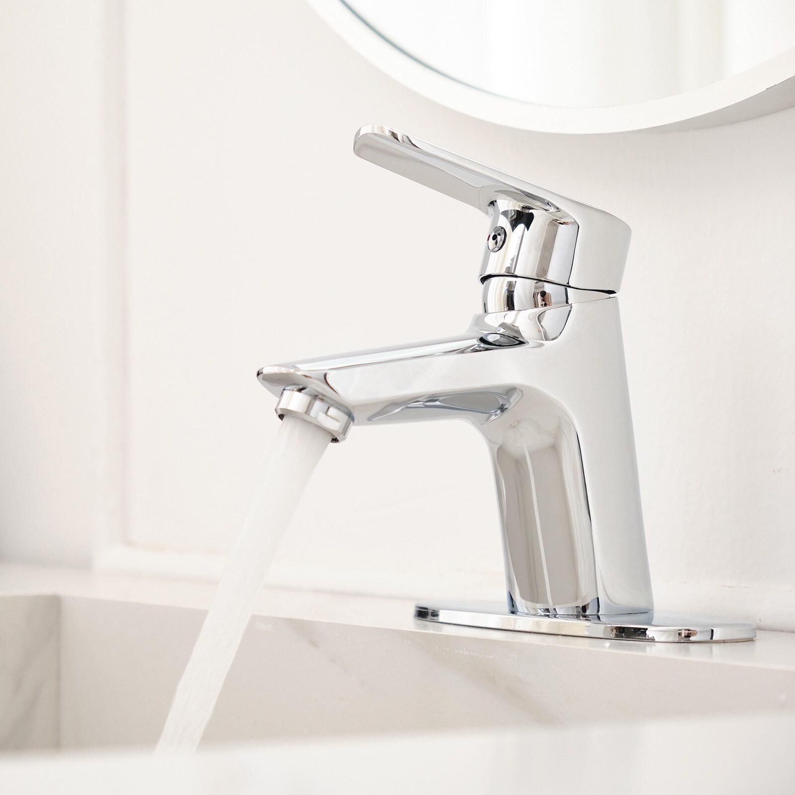 Polished Chrome Single Hole 1-Handle Bathroom Faucet with Deck Plate