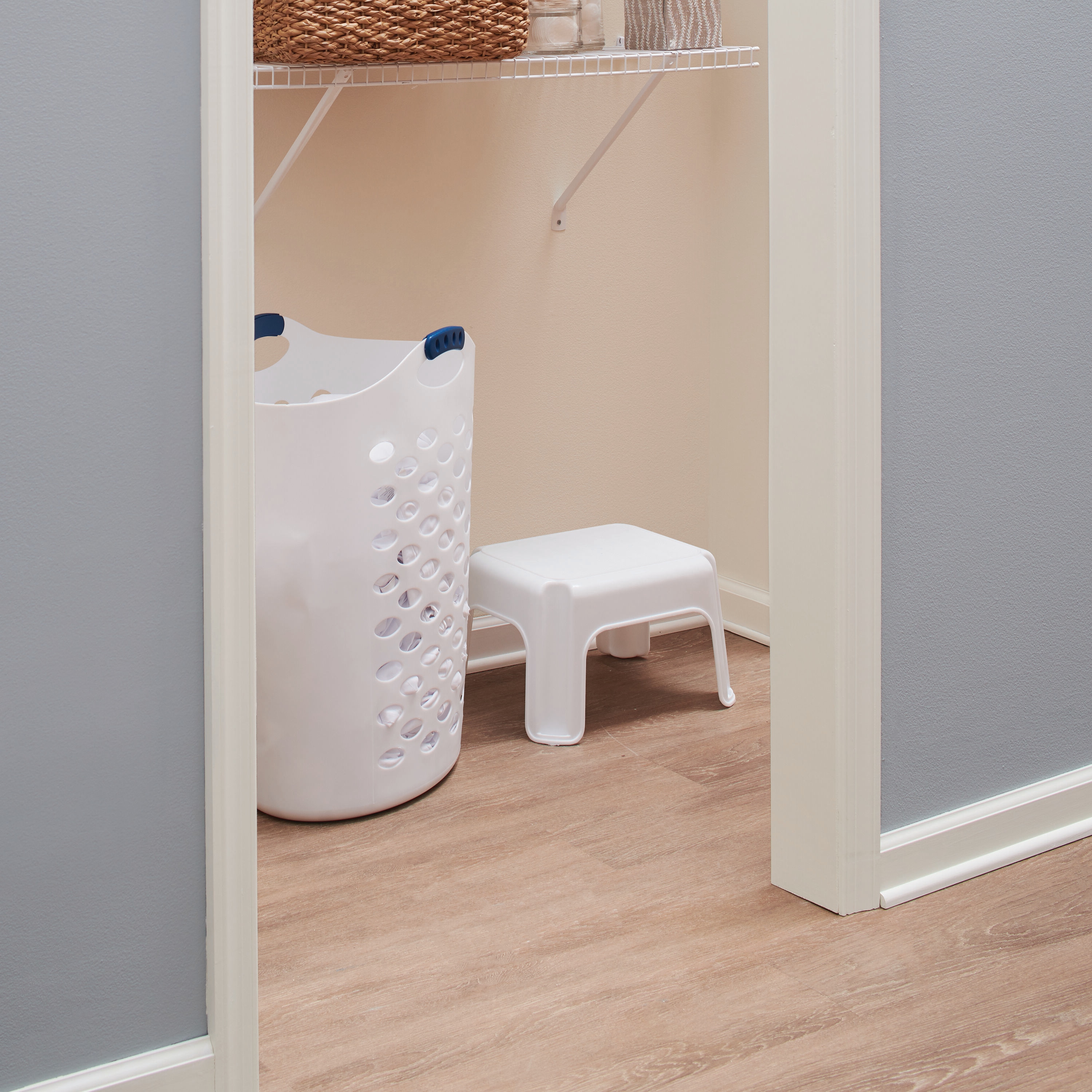 Rubbermaid FG420087WHT step - View #15