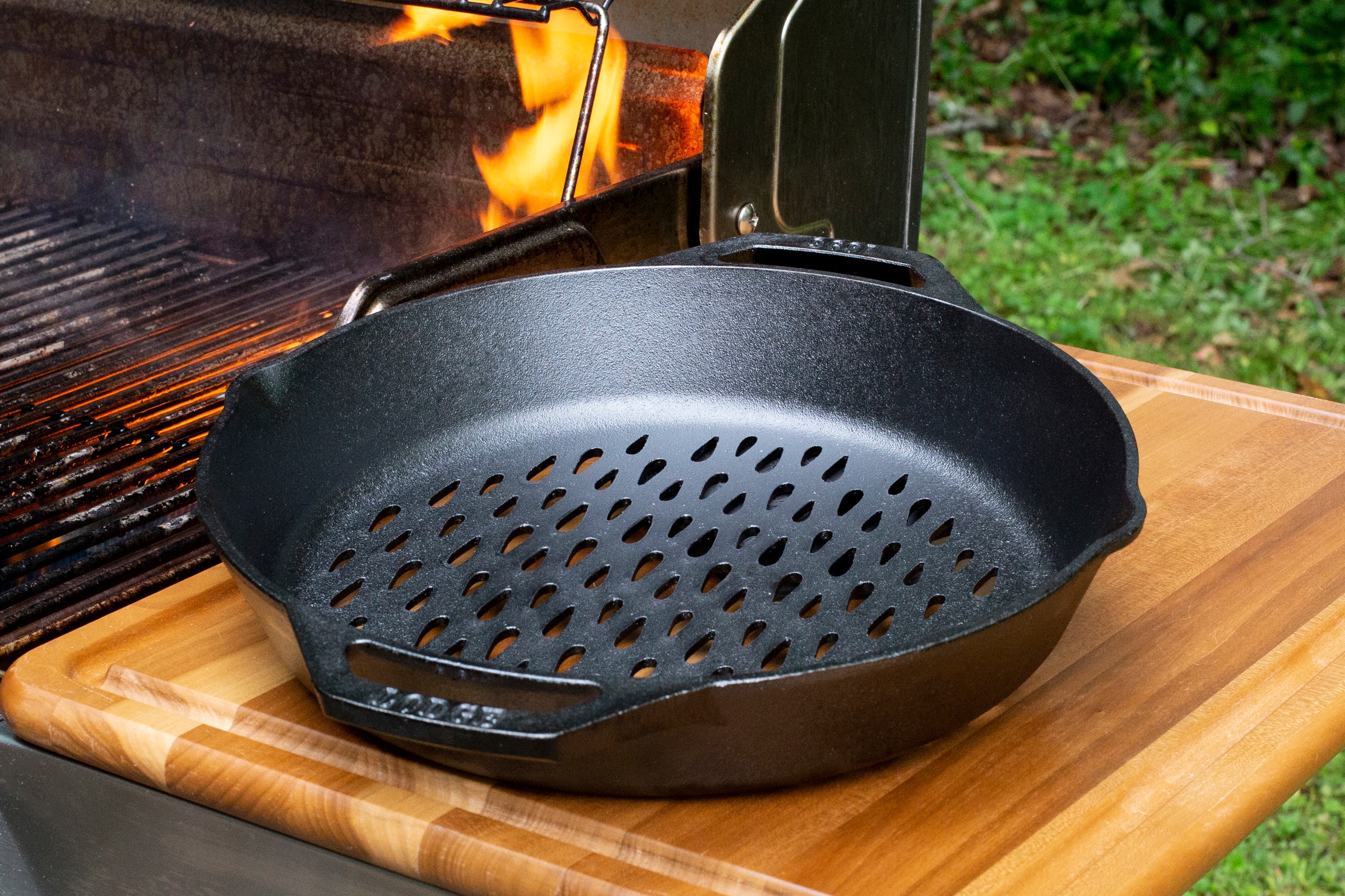 Lodge Cast Iron 12 Inch Cast Iron Dual Handle Grilling Basket - Spatula  Friendly Design - Large Perforated Cooking Surface - Grill Cookware in the Grill  Cookware department at