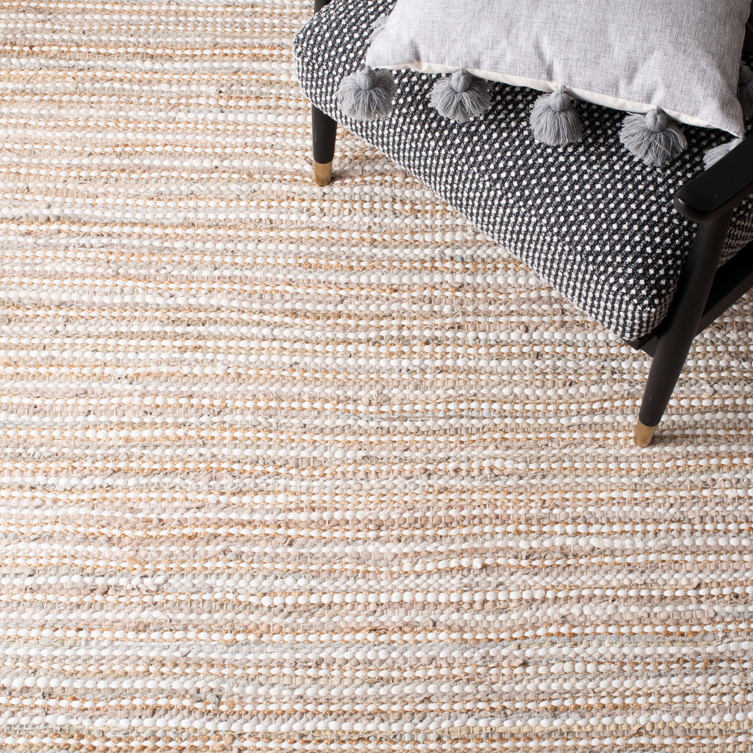 Safavieh VTL373B-6SQ rugs - View #4