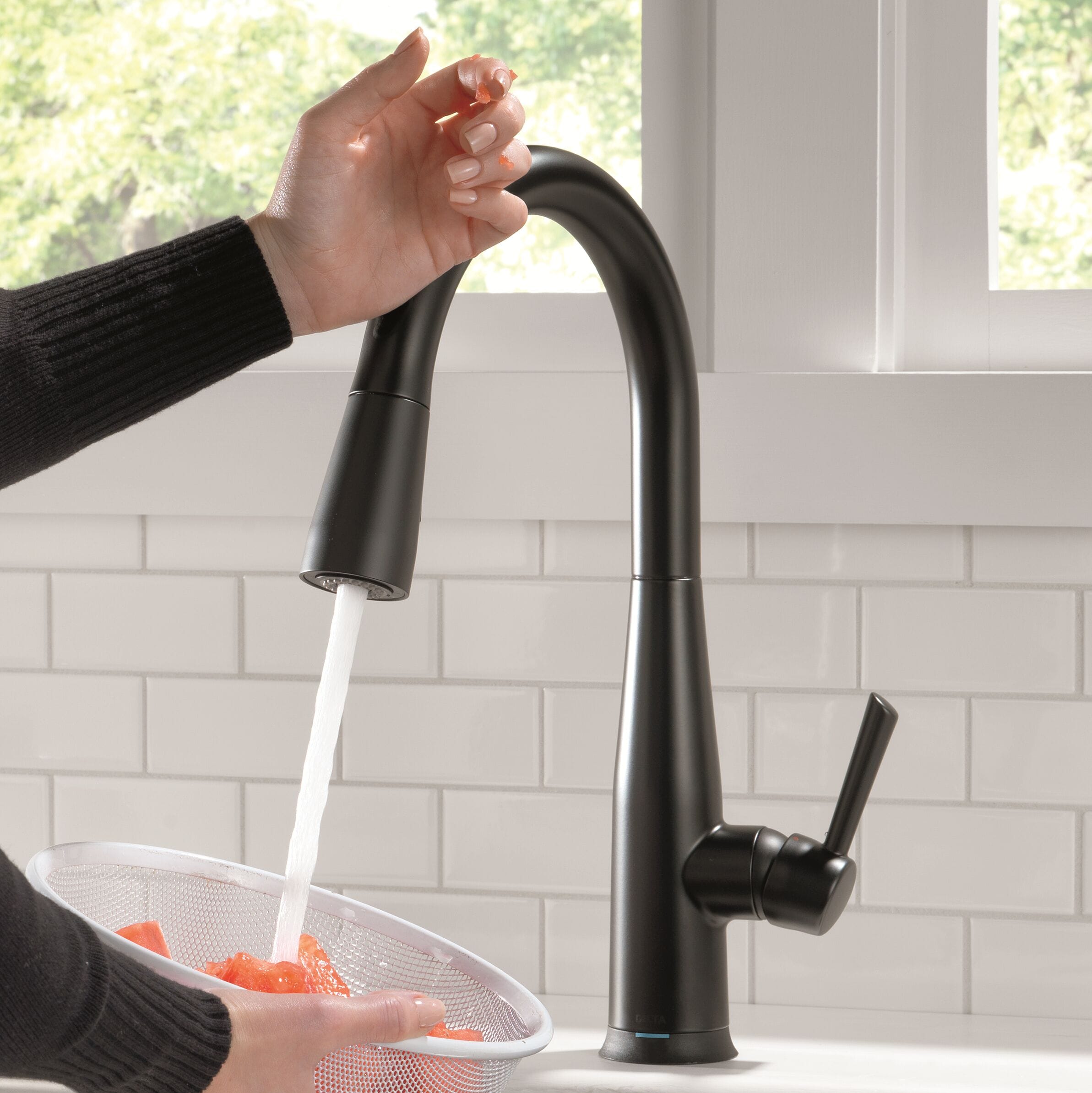 Delta Essa hot Pull Down Touch Sensitive Kitchen Faucet Delta 9113T-AR-DST Essa Pul