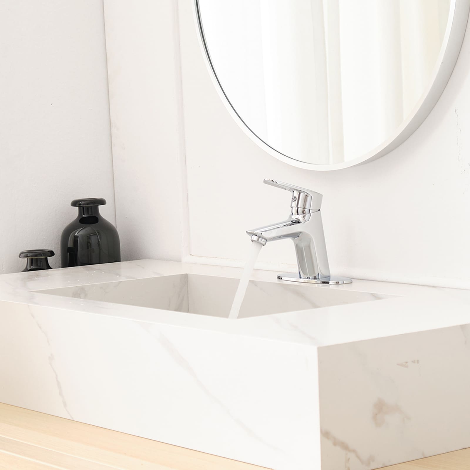 Polished Chrome Single Hole 1-Handle Bathroom Faucet with Deck Plate