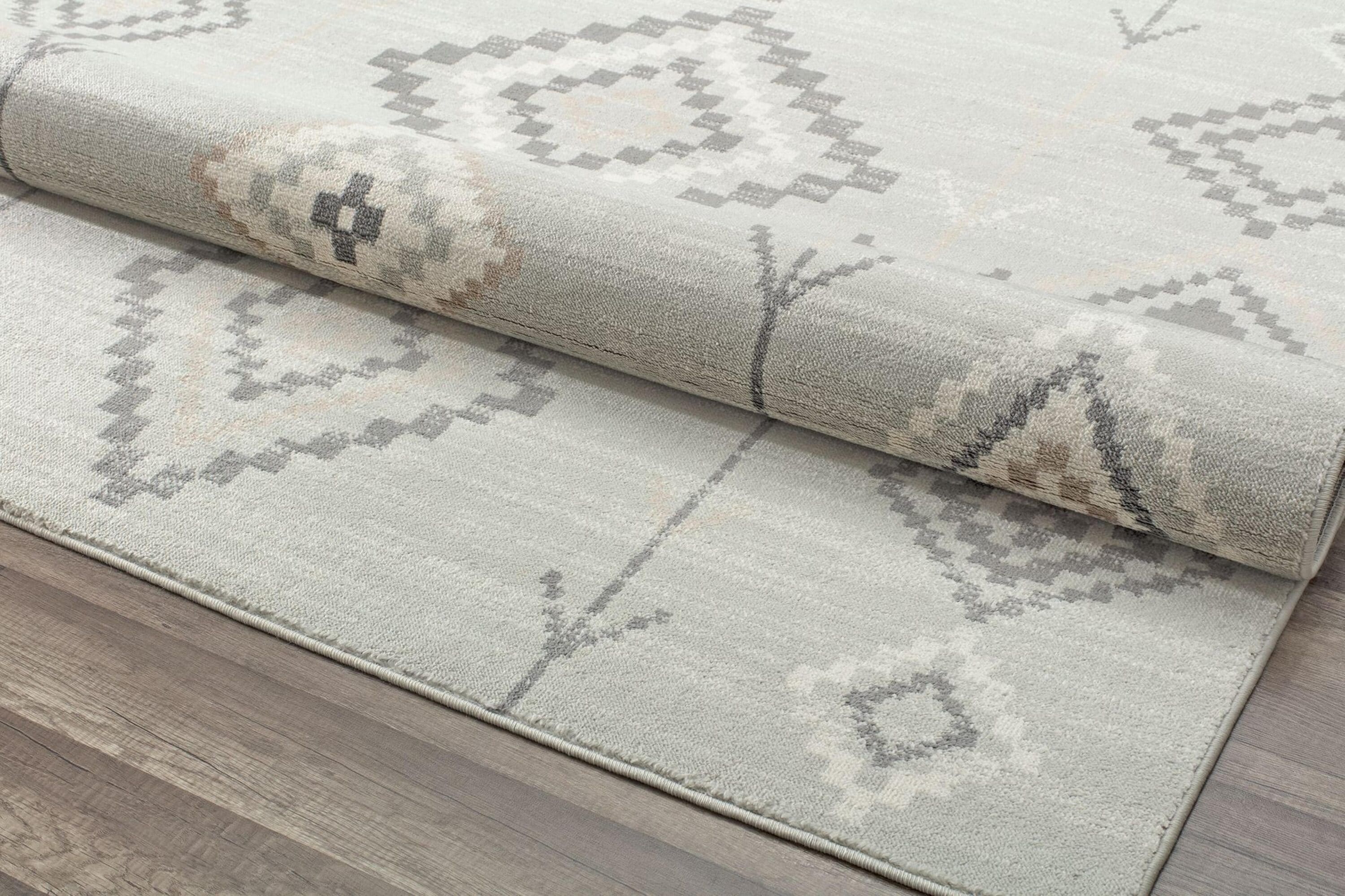 Gray Diamond Pattern Synthetic 2' x 4' Area Rug