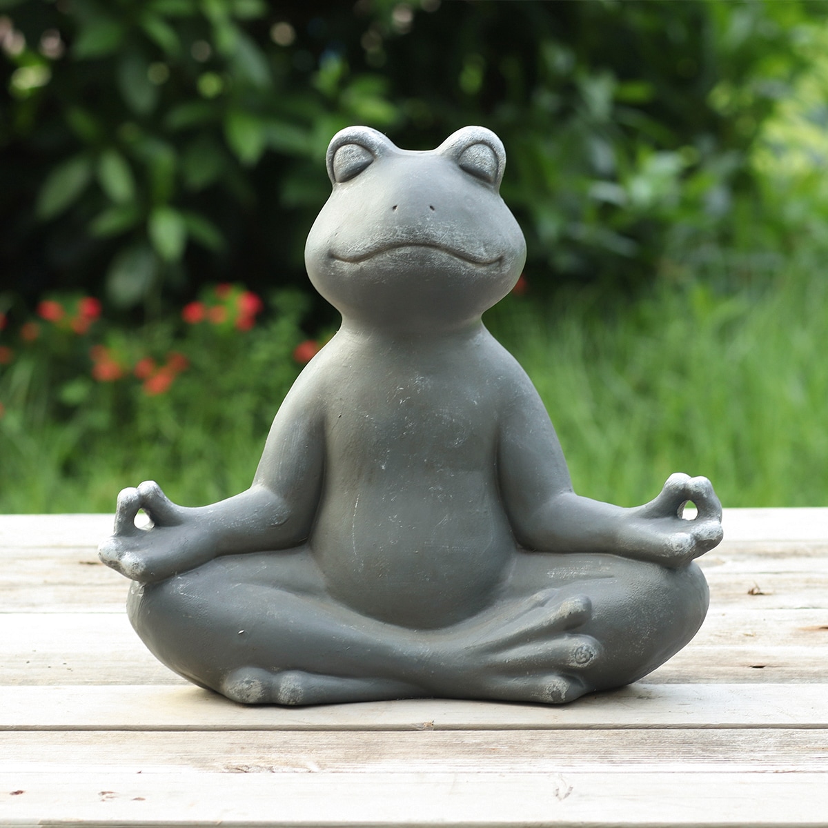 Style Selections 11.75-in H x 12.5-in W Gray Frog Garden Statue