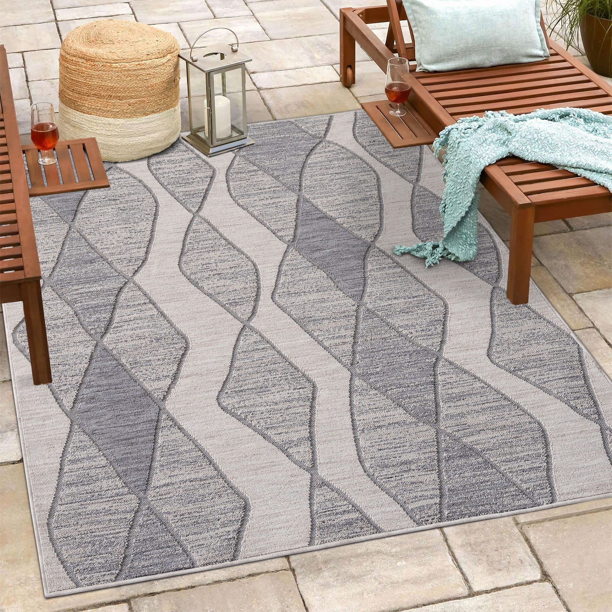 Winona Reversible Blue and Ivory 8' x 9' Synthetic Area Rug