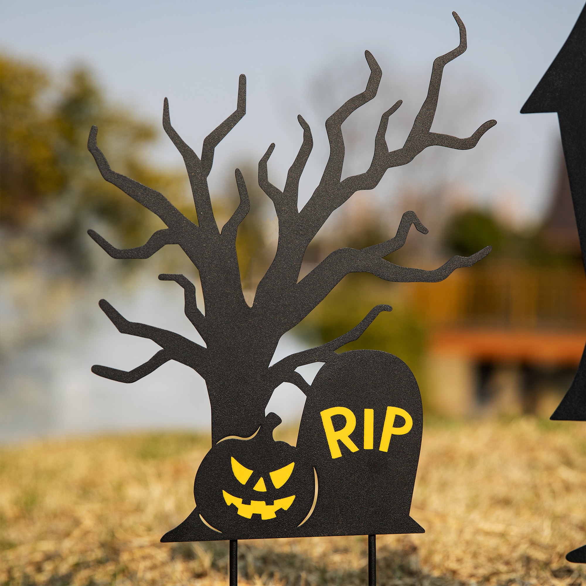 Glitzhome 2-ft Haunted House Yard Decoration in the Outdoor Halloween ...