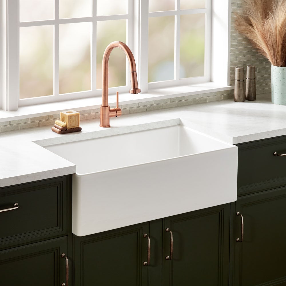 Signature Hardware 484941 Rowena Farmhouse apron front 36-in x 18.125-in Fireclay Single bowl Kitchen Sink