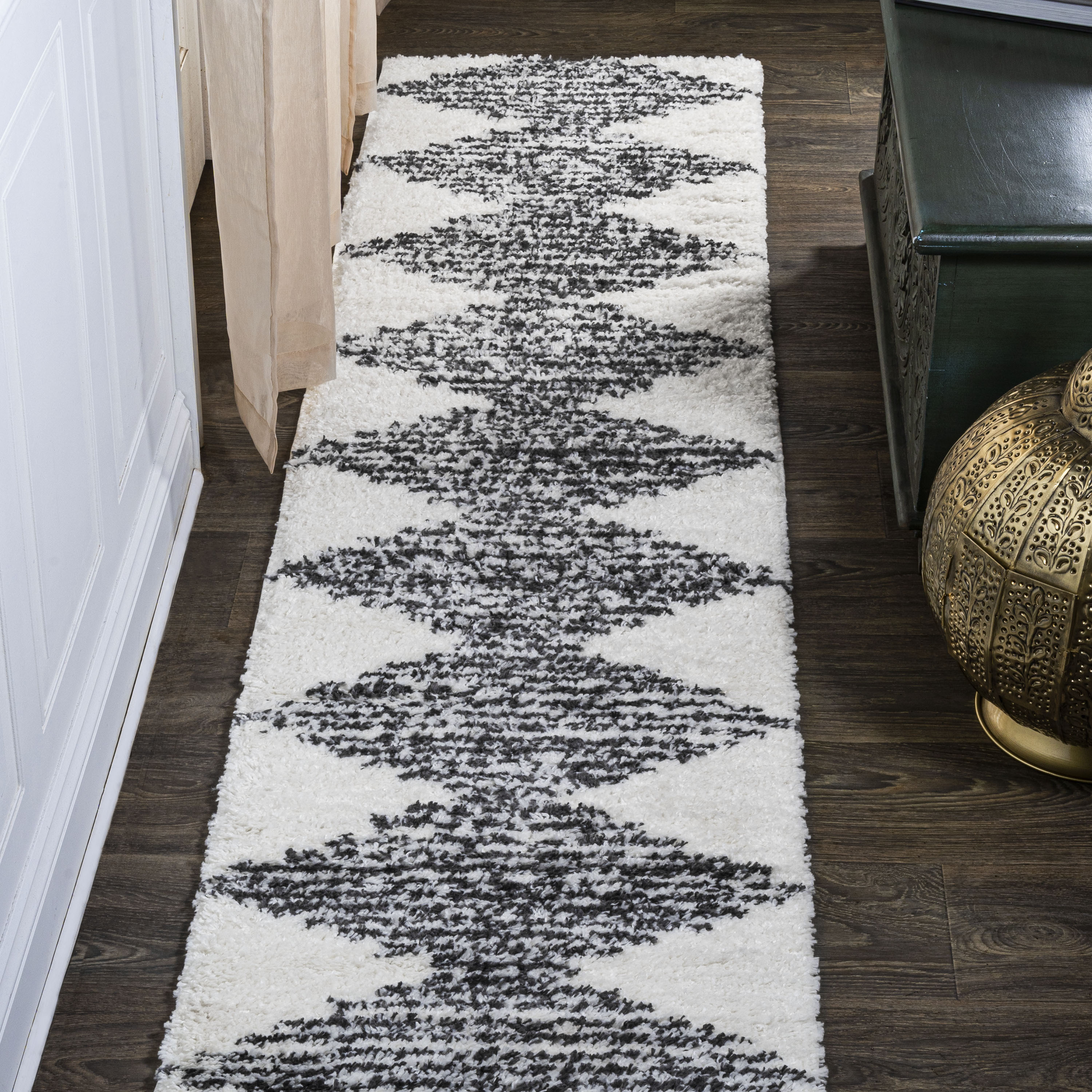 JONATHAN  Y MOH408A-28 Moroccan HYPE Elm Diamond Shag 2 x 8 (ft) Loomed Polypropylene White/Black Rectangular Indoor Stripe Bohemian/Eclectic Runner rug