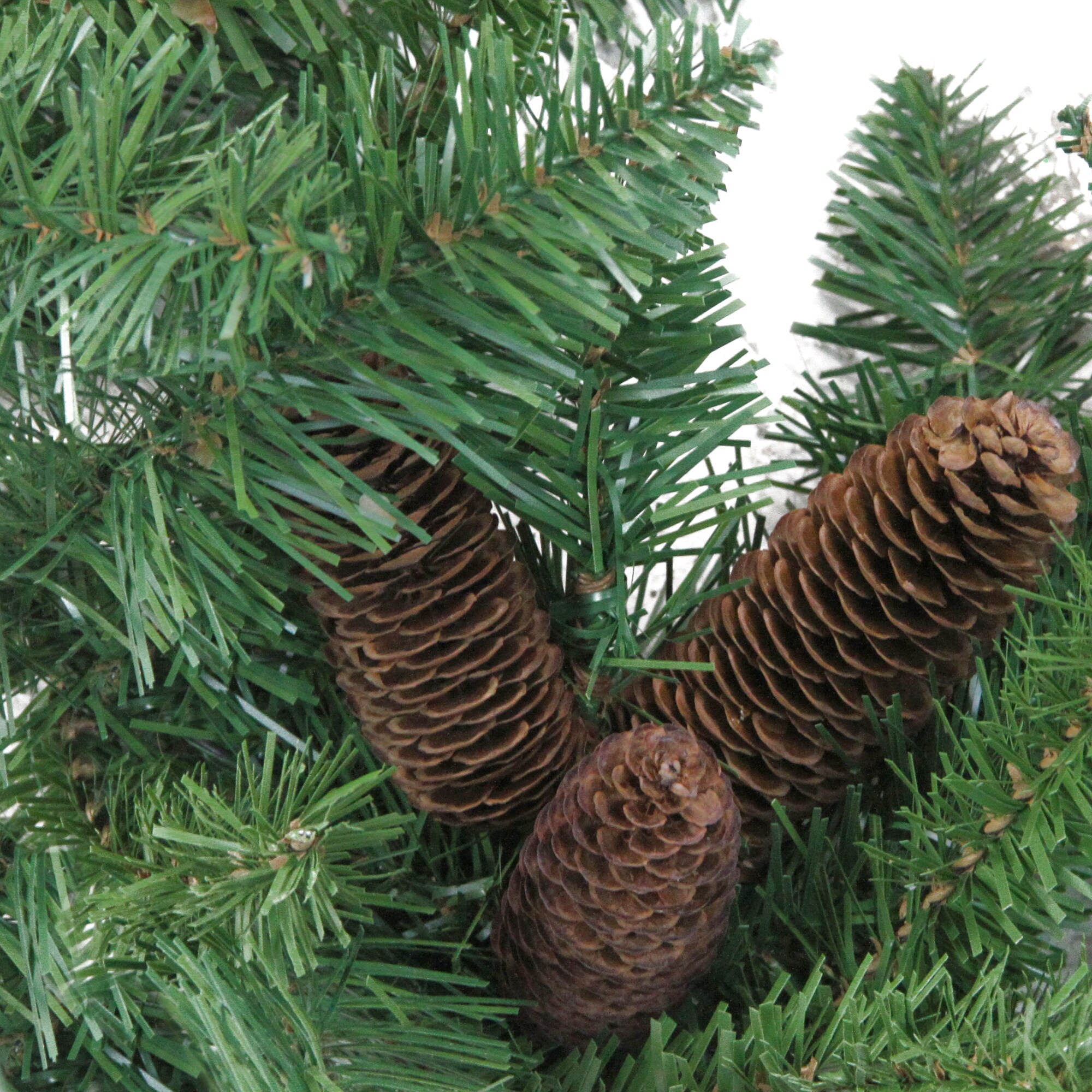 Northlight 32265984 Artificial-Christmas-Wreaths - View #3