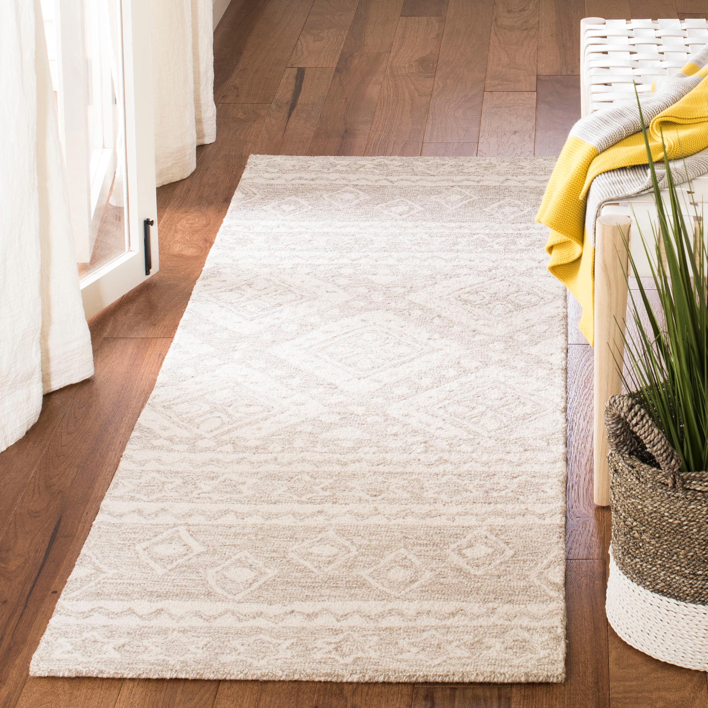 Safavieh MLP501B-27 Micro-Loop Graphics 2 x 7 (ft) Tufted Wool Beige/Ivory Rectangular Indoor Abstract Southwestern Runner rug