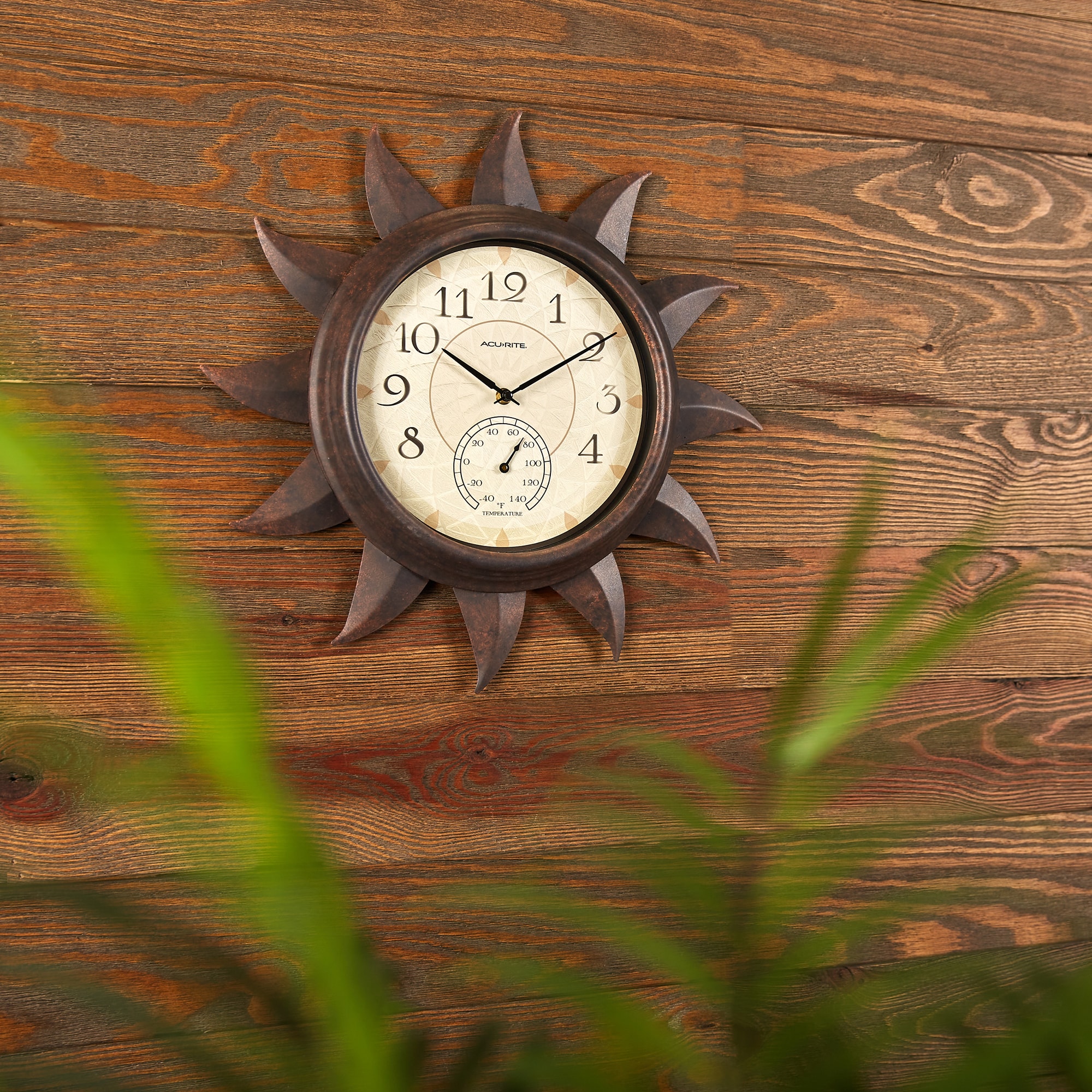 Indoor/Outdoor Metal Sun Clock with Temperature and Humidity