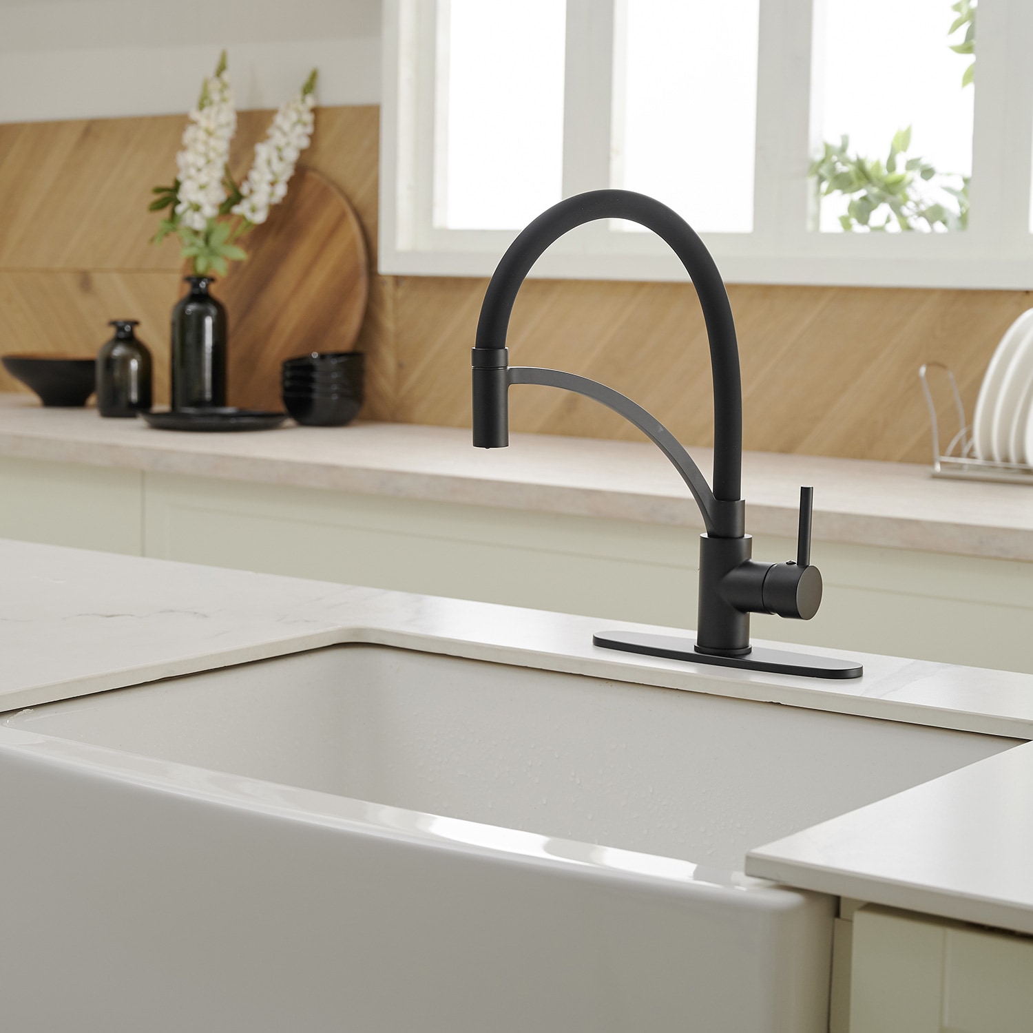 Matte Black Pull-Out Spray Single Handle Kitchen Faucet