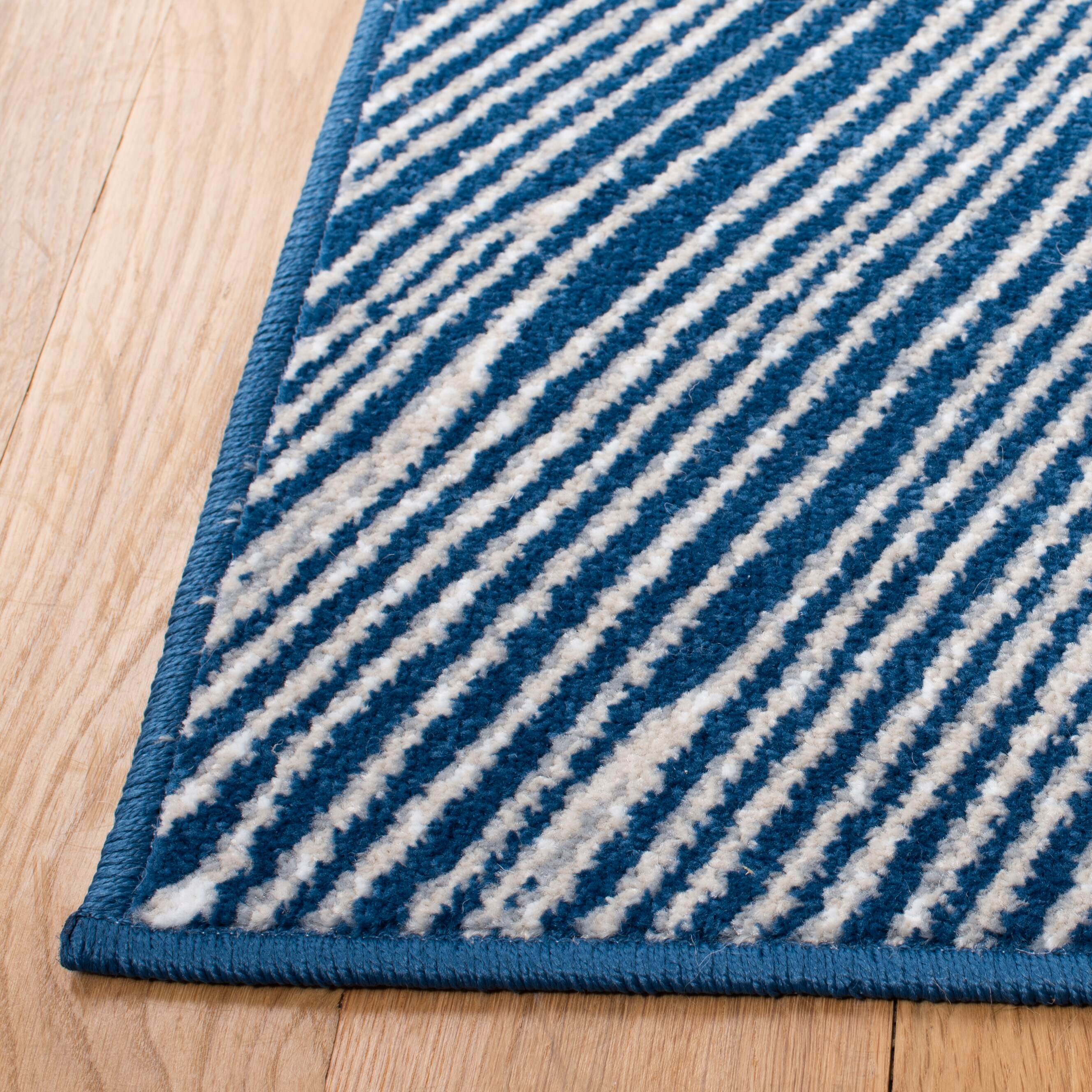 Safavieh BMT136N-4 rugs - View #3