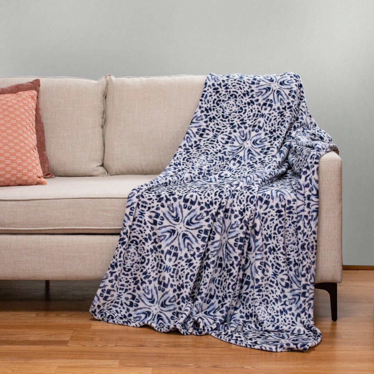 HomeRoots Kiara Navy 50-in x 60-in Blanket 4000478180 at Lowes.com