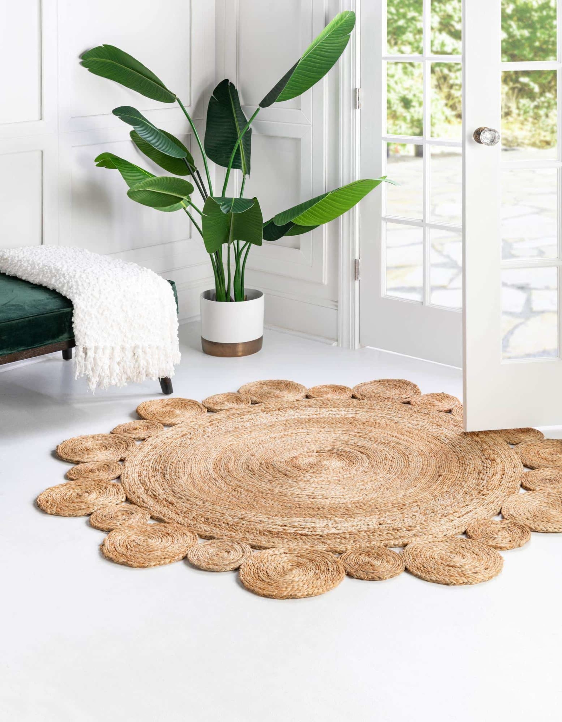 Hand-Braided Natural Jute Round Floral Area Rug, 5 ft