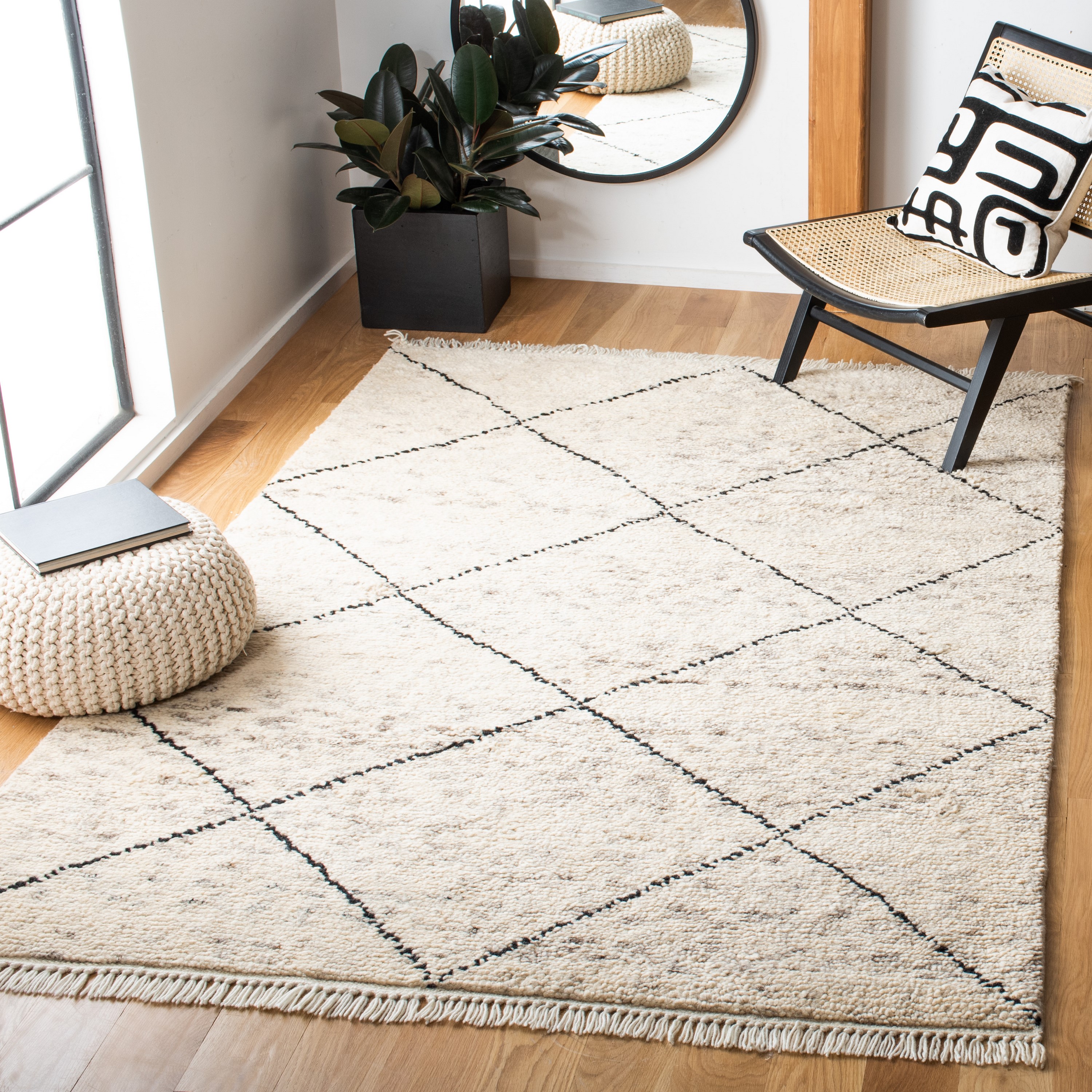 Safavieh CSB543A-5 Casablanca Belona 5 x 8 (ft) Knotted Wool Ivory/Black Rectangular Indoor Abstract Bohemian/Eclectic Area rug