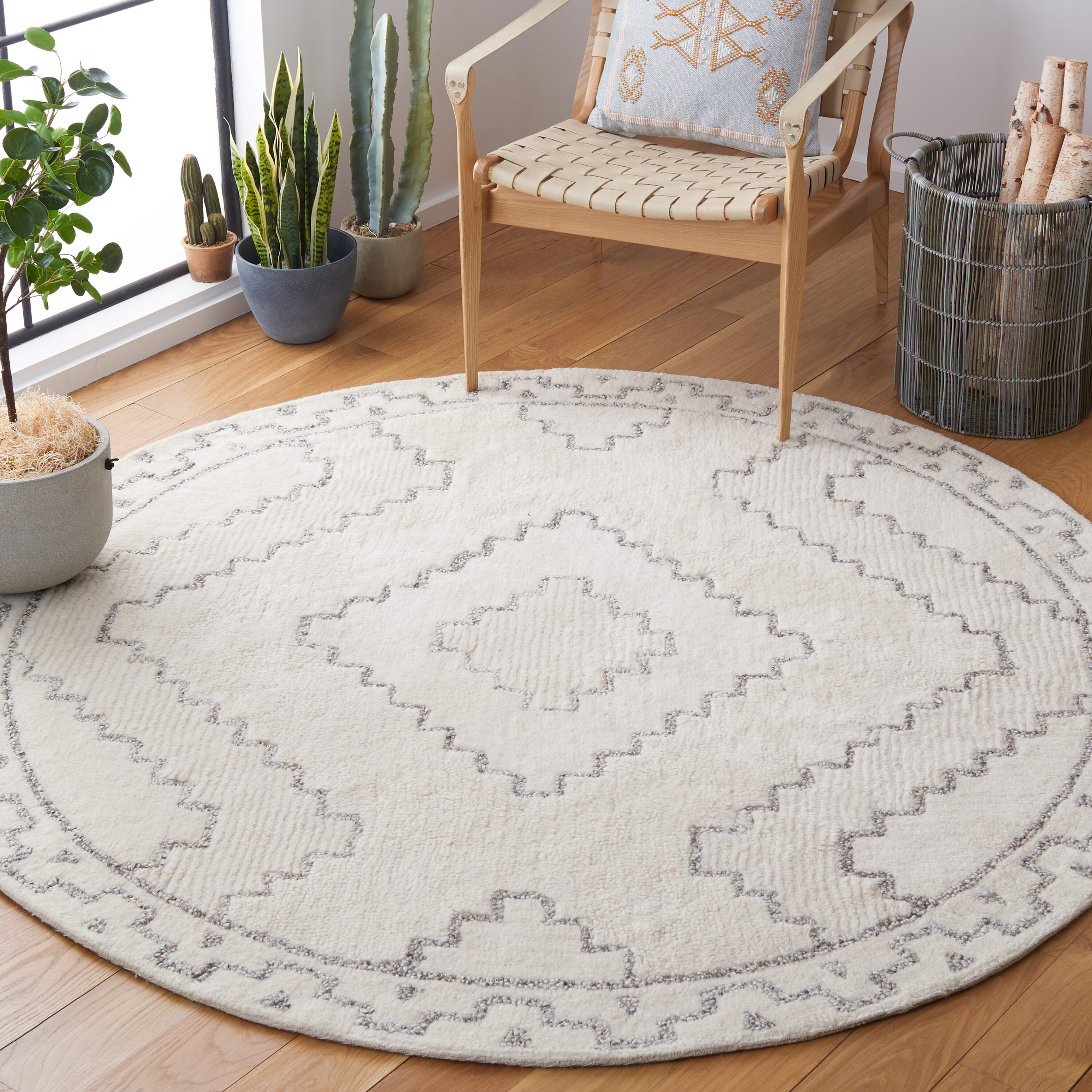 Safavieh -  Casablanca 205 Ivory/Gray Bohemian 6ft x 6ft Round Rug