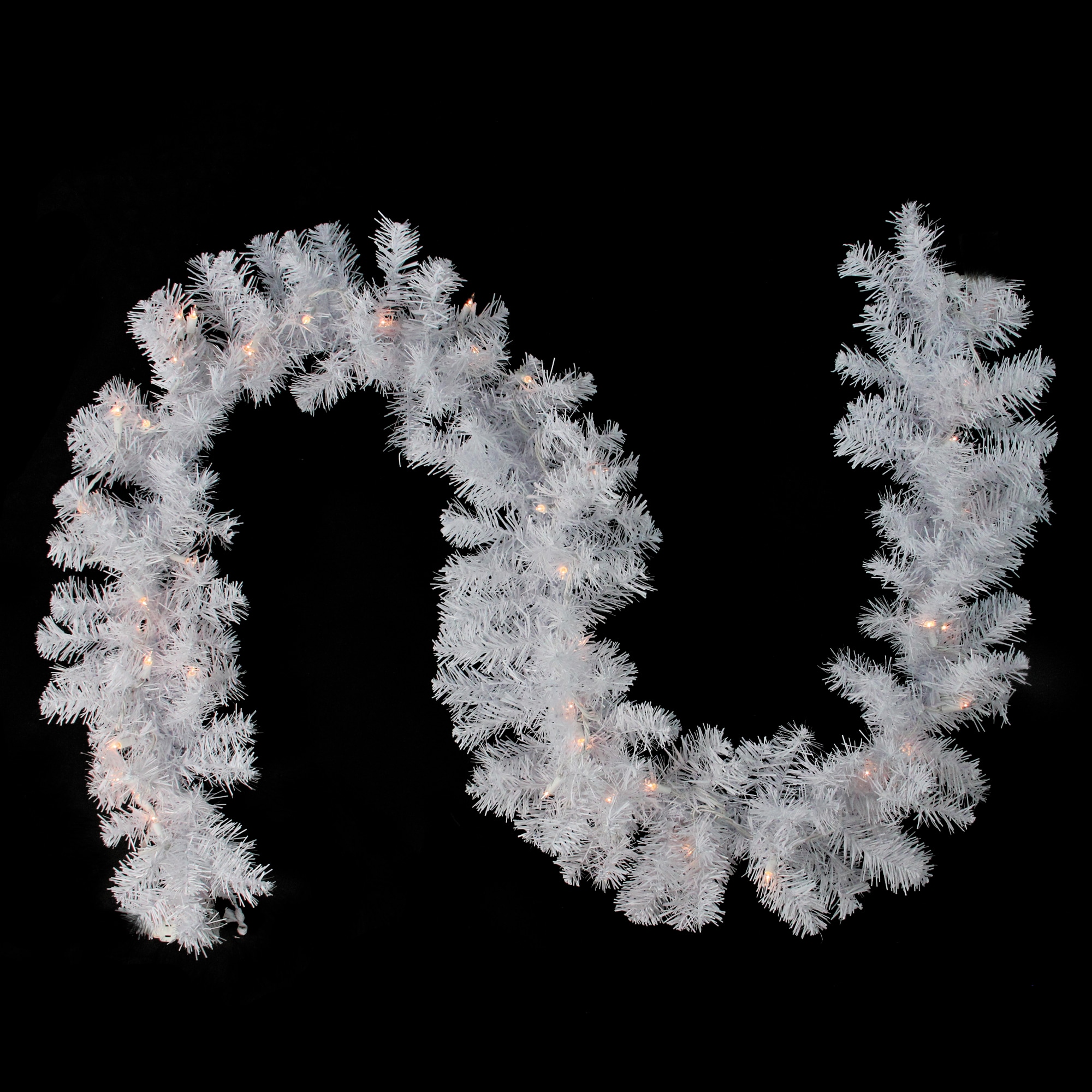 Northlight 32266108 Indoor/Outdoor Pre-lit Electrical outlet 9-ft Spruce Artificial Garland Clear Incandescent Lights