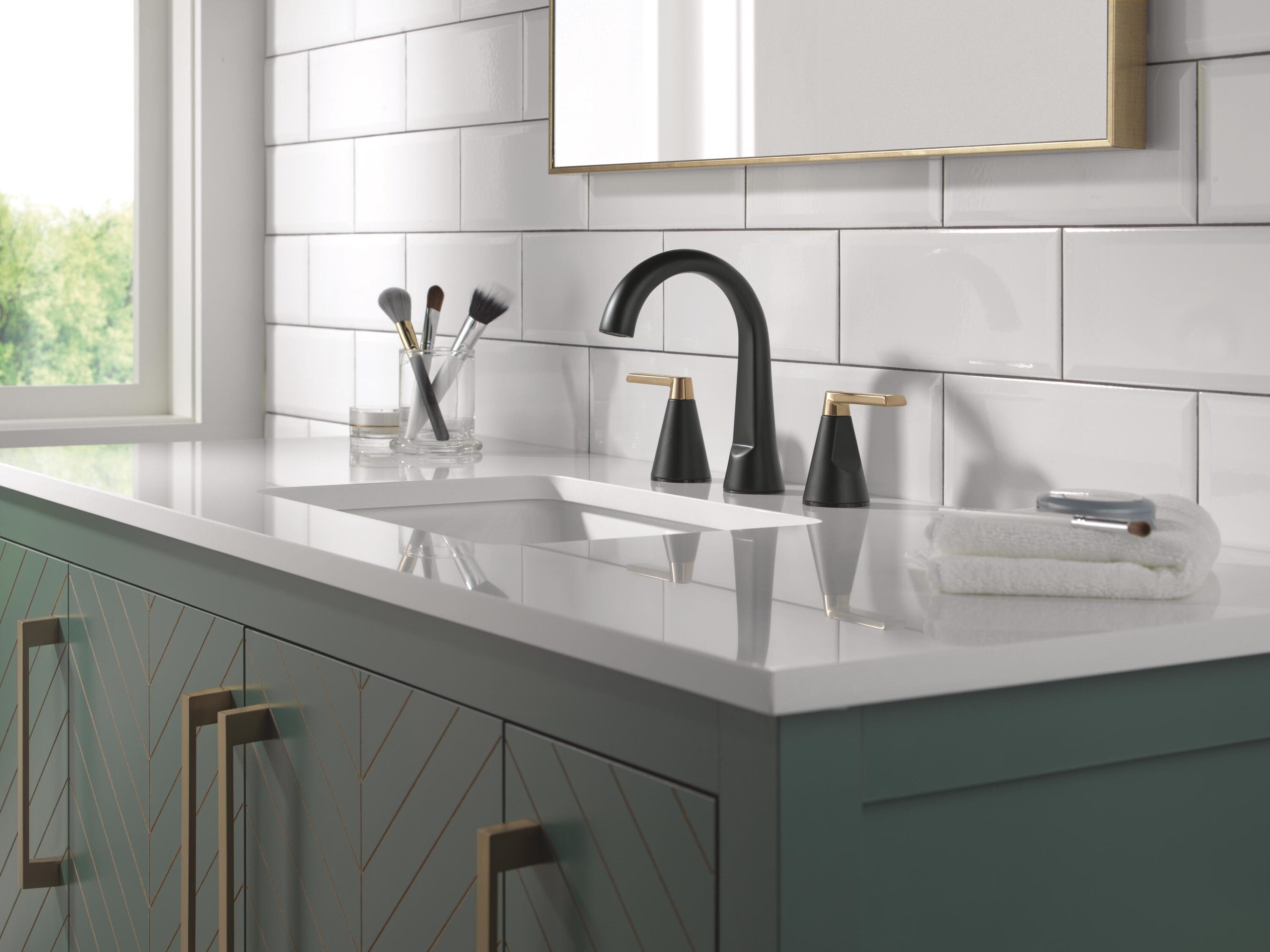 Delta 35832LF-GZ Lavatory-Faucets - View #12