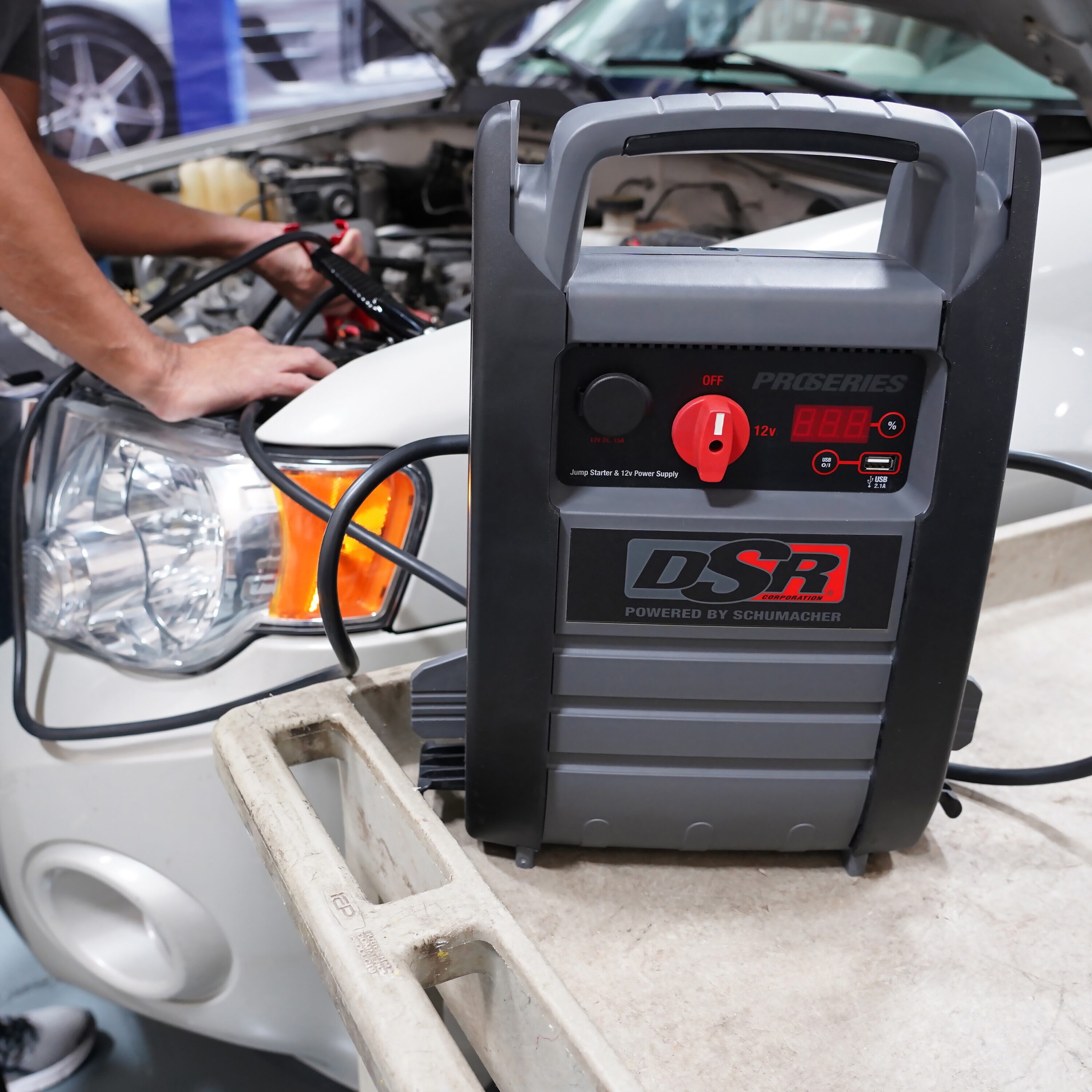 Schumacher Electric DSR165 Jump-Starters - View #3