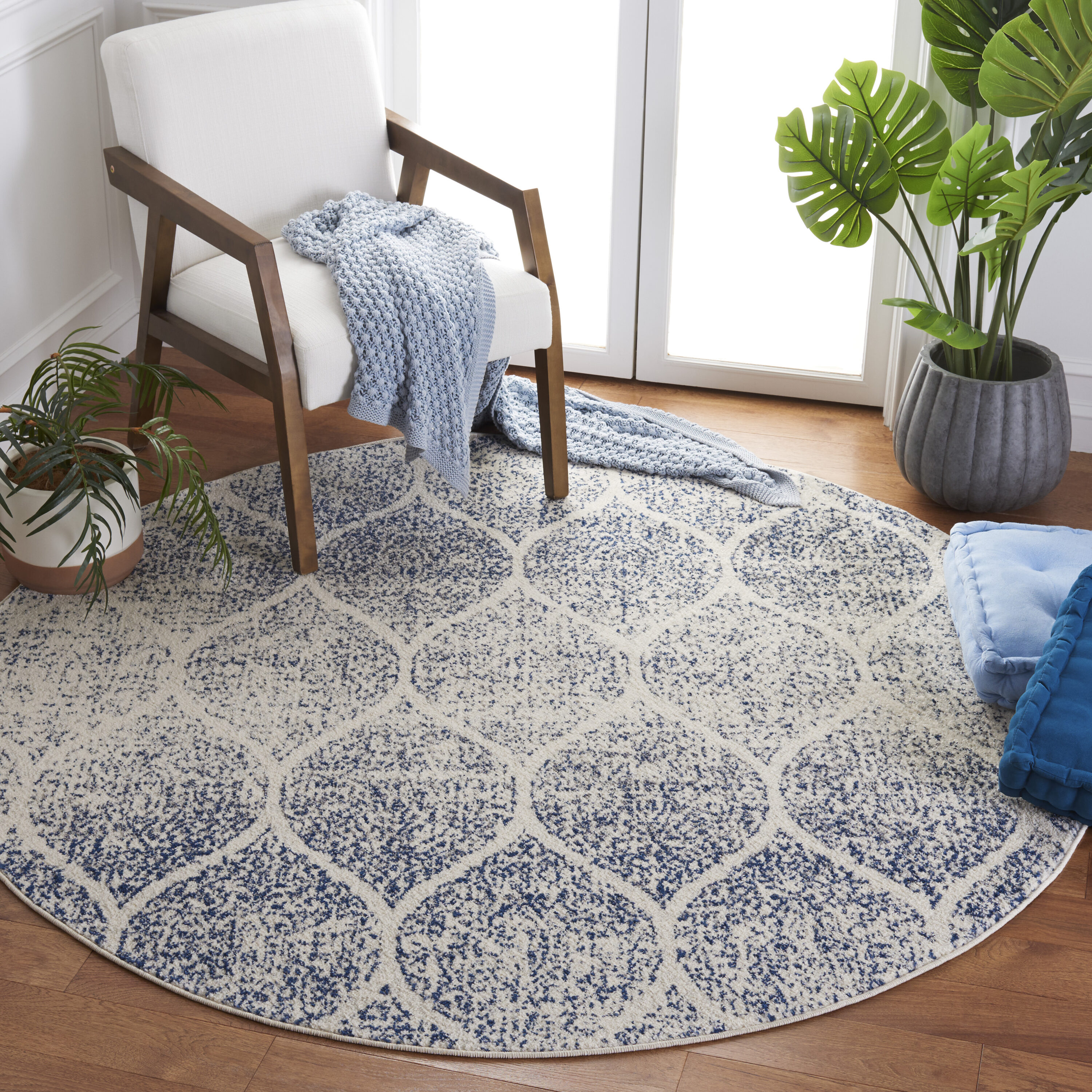 Safavieh Madison Westmont Loomed Synthetic Cream/Royal Blue Round ...