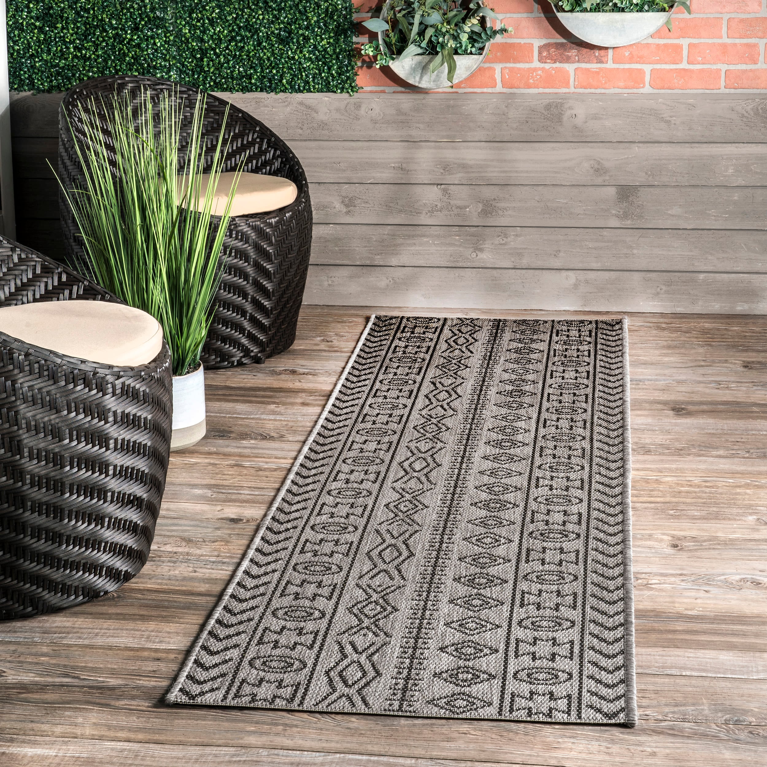 nuLOOM OWDN30A-208 Jamie 2 x 8 (ft) Loomed Polypropylene Gray Rectangular Indoor/Outdoor Stripe Runner rug