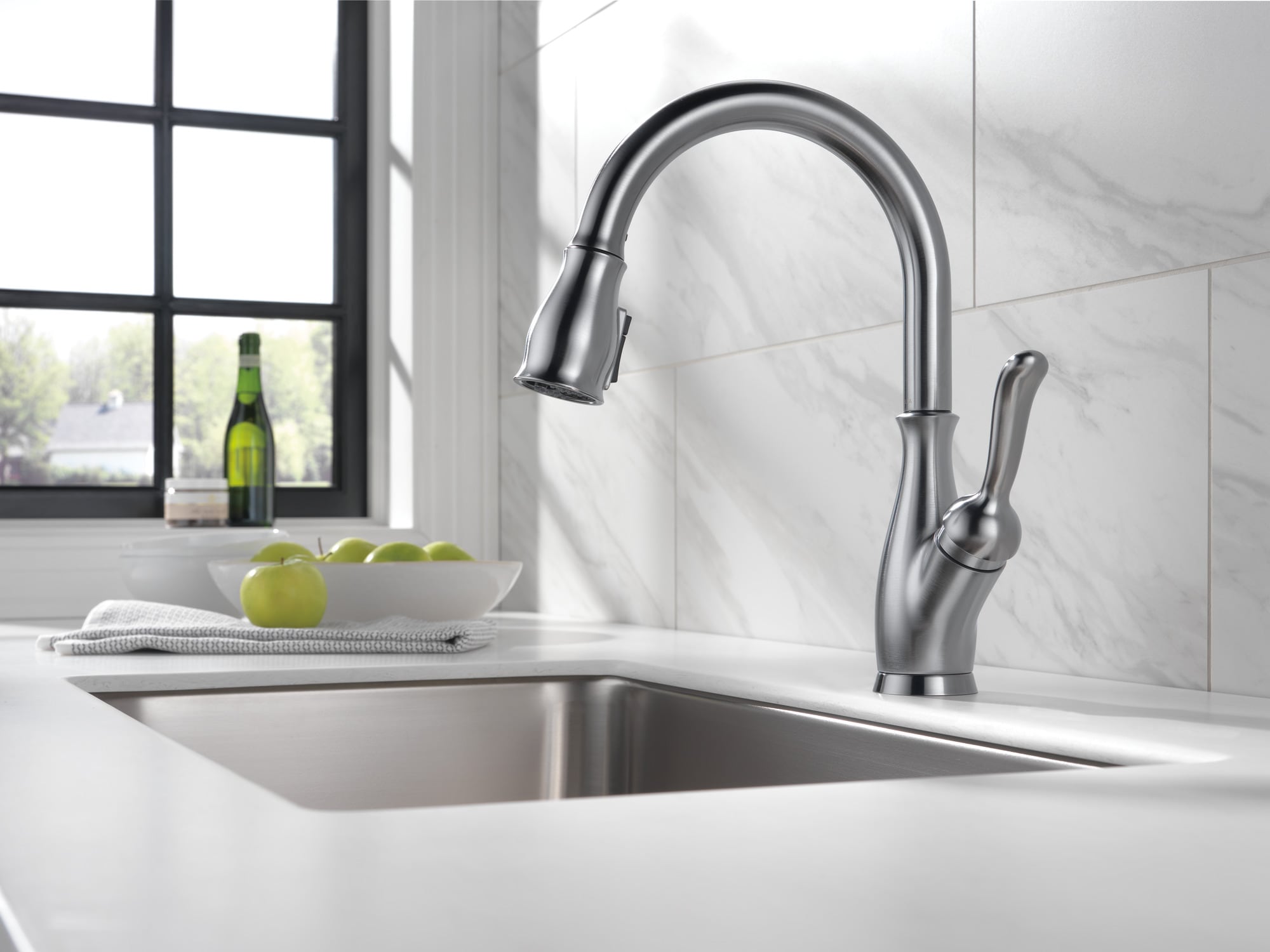 Delta Leland Arctic Stainless Single Handle Pull-down Kitchen Faucet ...