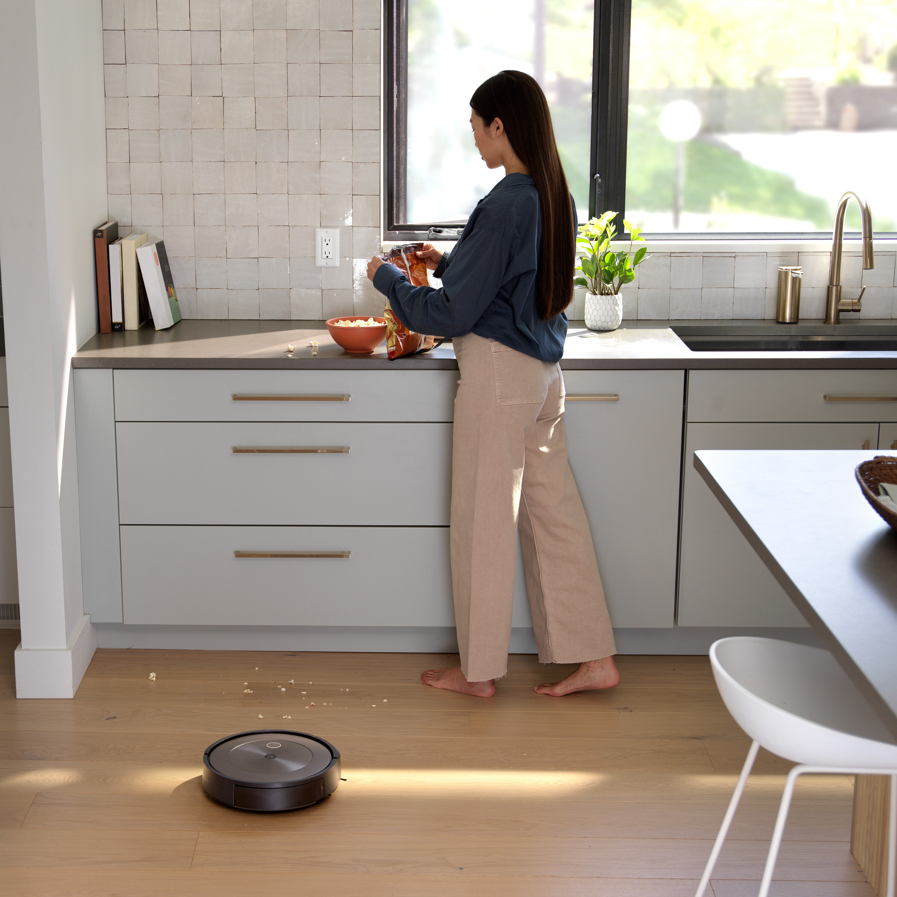 iRobot J955020 Robotic-Vacuums - View #7
