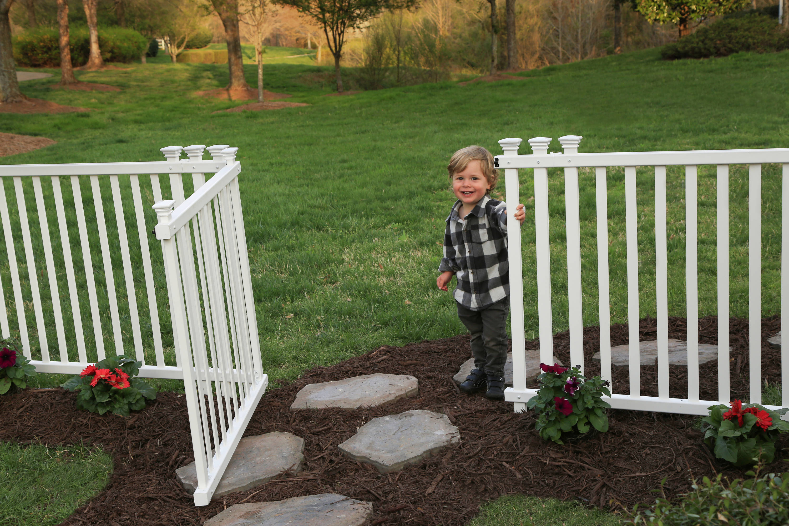 Baskenridge 3-ft White Vinyl Picket Fence Gate Kit
