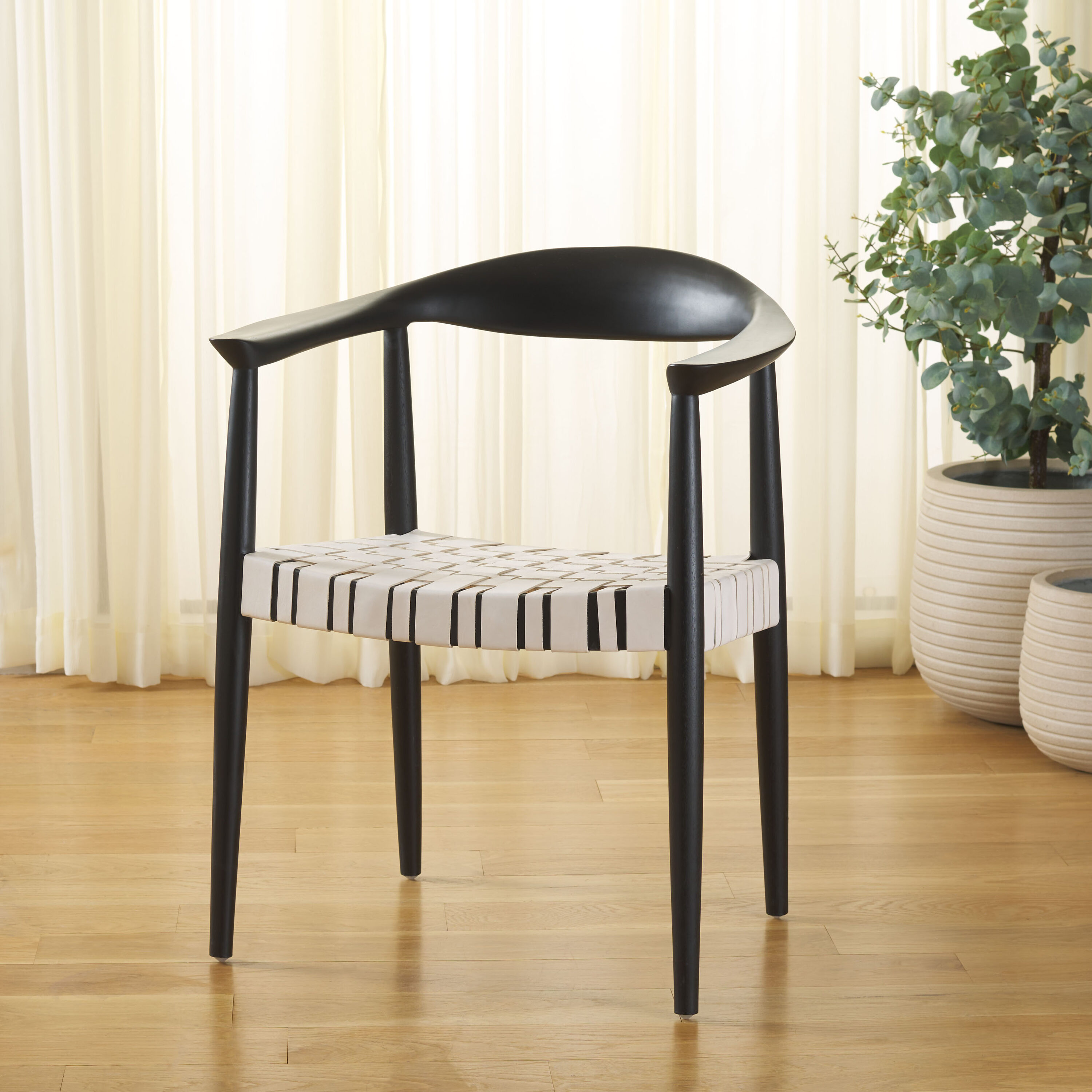 Safavieh ACH1203B Coastal White/Black Leather Accent Chair