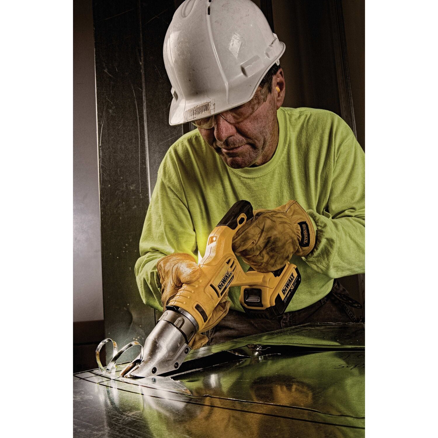 DEWALT 16-Gauge 20-Volt Cordless Metal Shears in the Metal Shears  department at