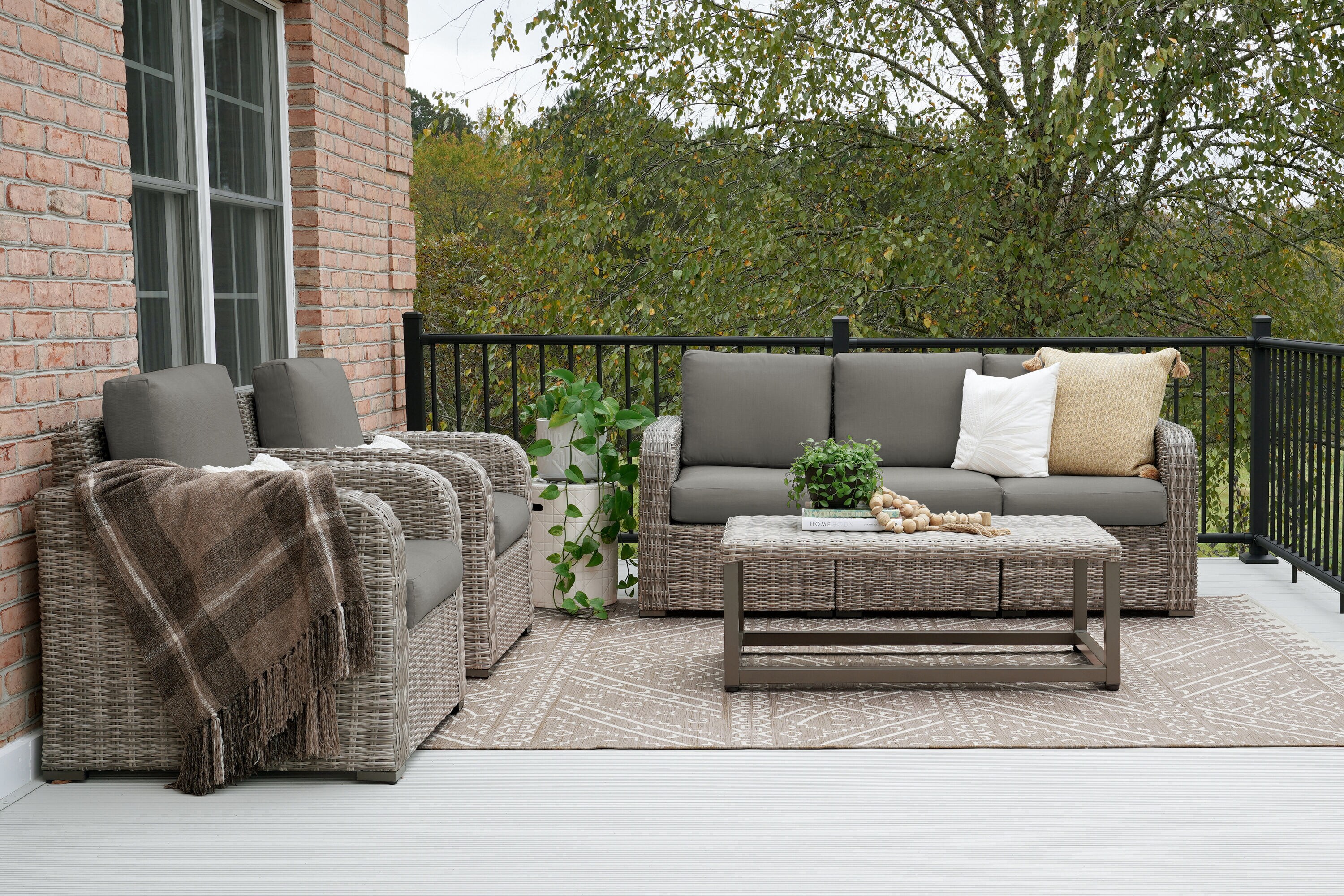 Leisure Made 471082-GRY Forsyth 6-Piece Wicker Patio Conversation Set with Gray Solartex Cushions