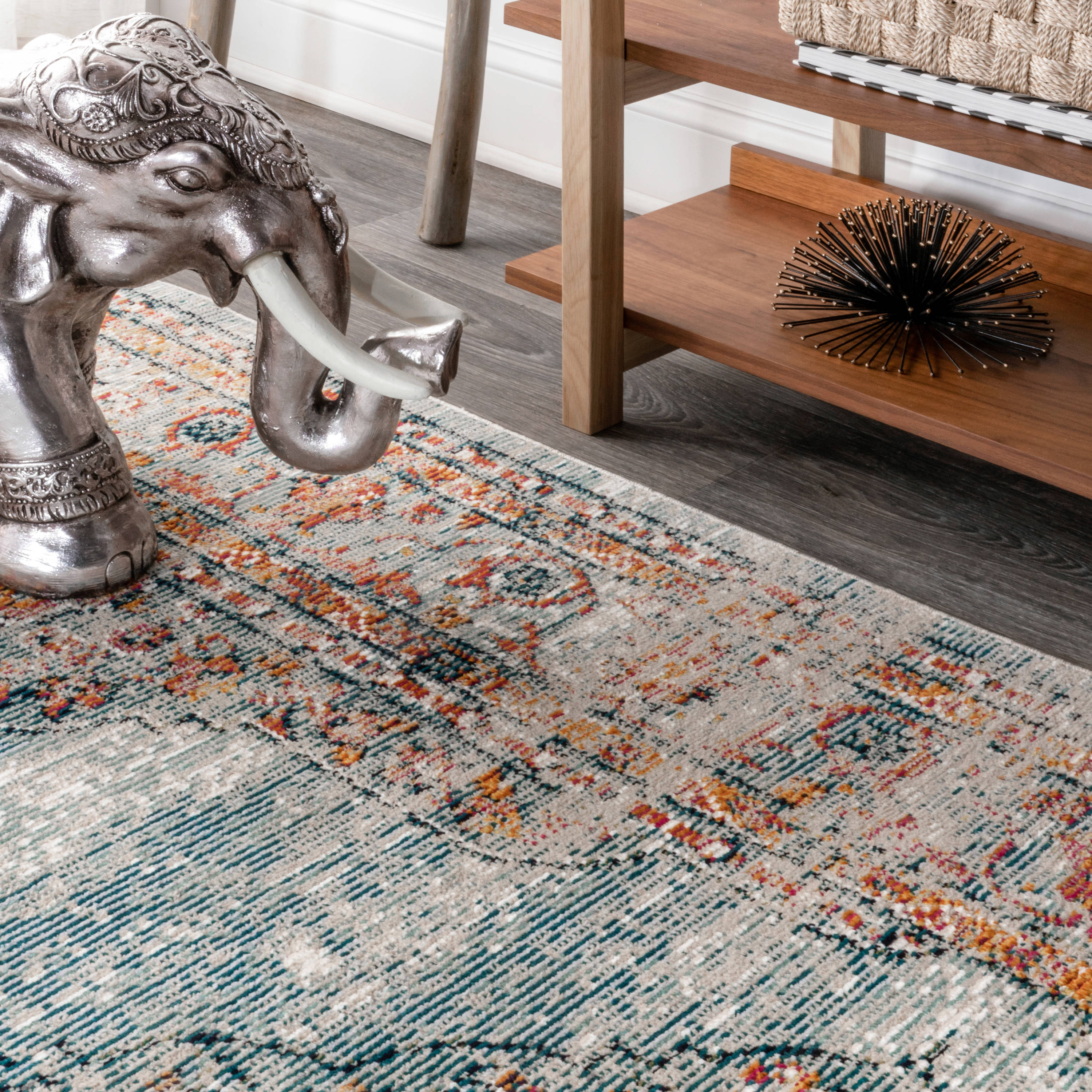 Ivory Coral Medallion 4' x 6' Synthetic Easy-Care Area Rug