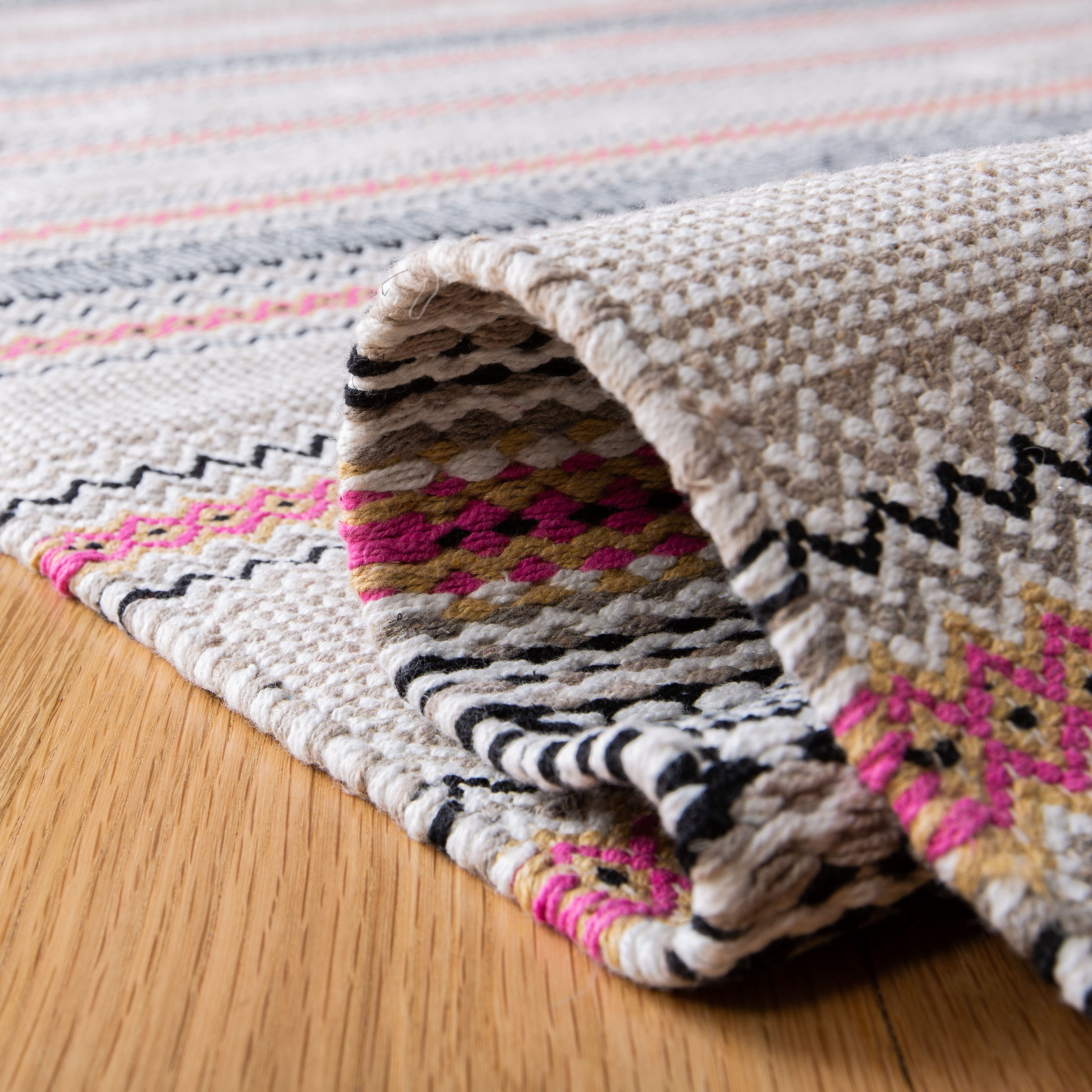 Safavieh MTK536U-3 rugs - View #5