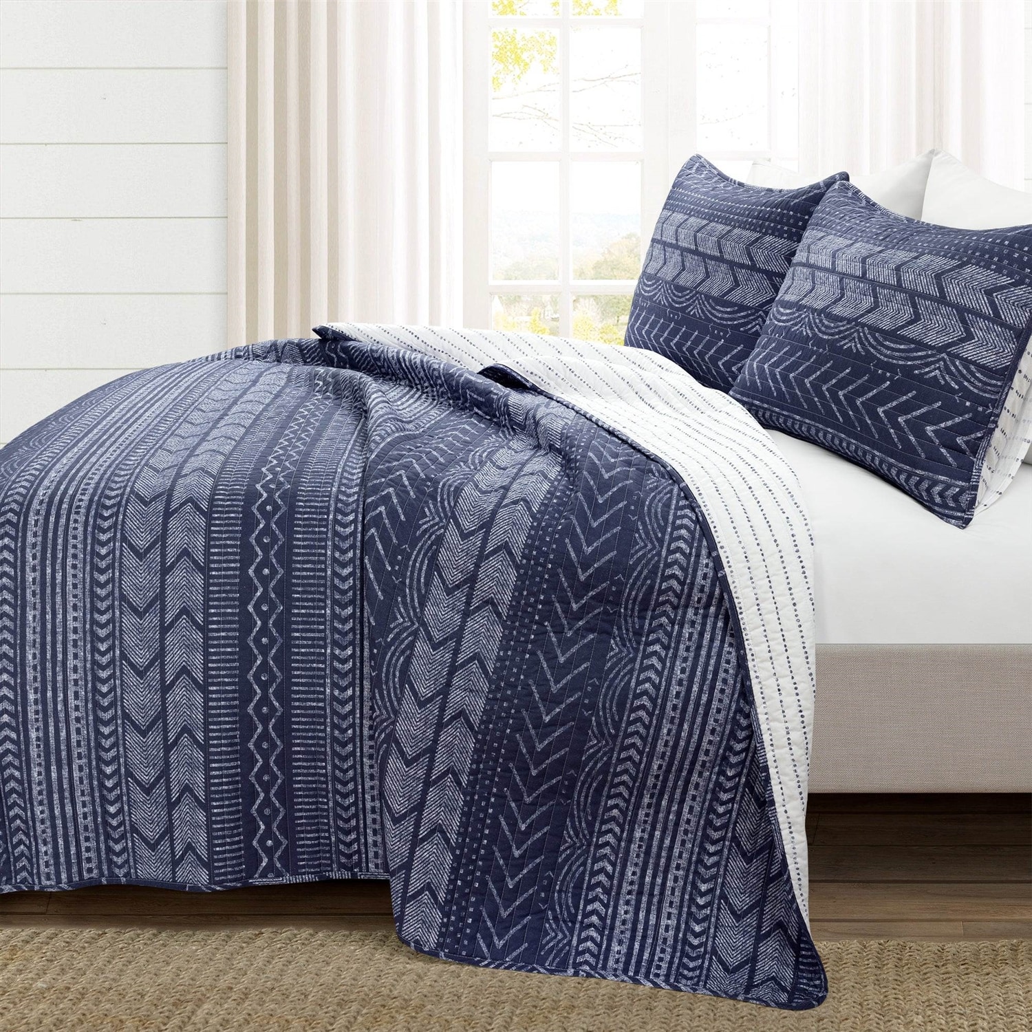 Curated visual reference: Visual Reference: Slickblue 3 Piece Navy Blue White King Full Queen Quilt