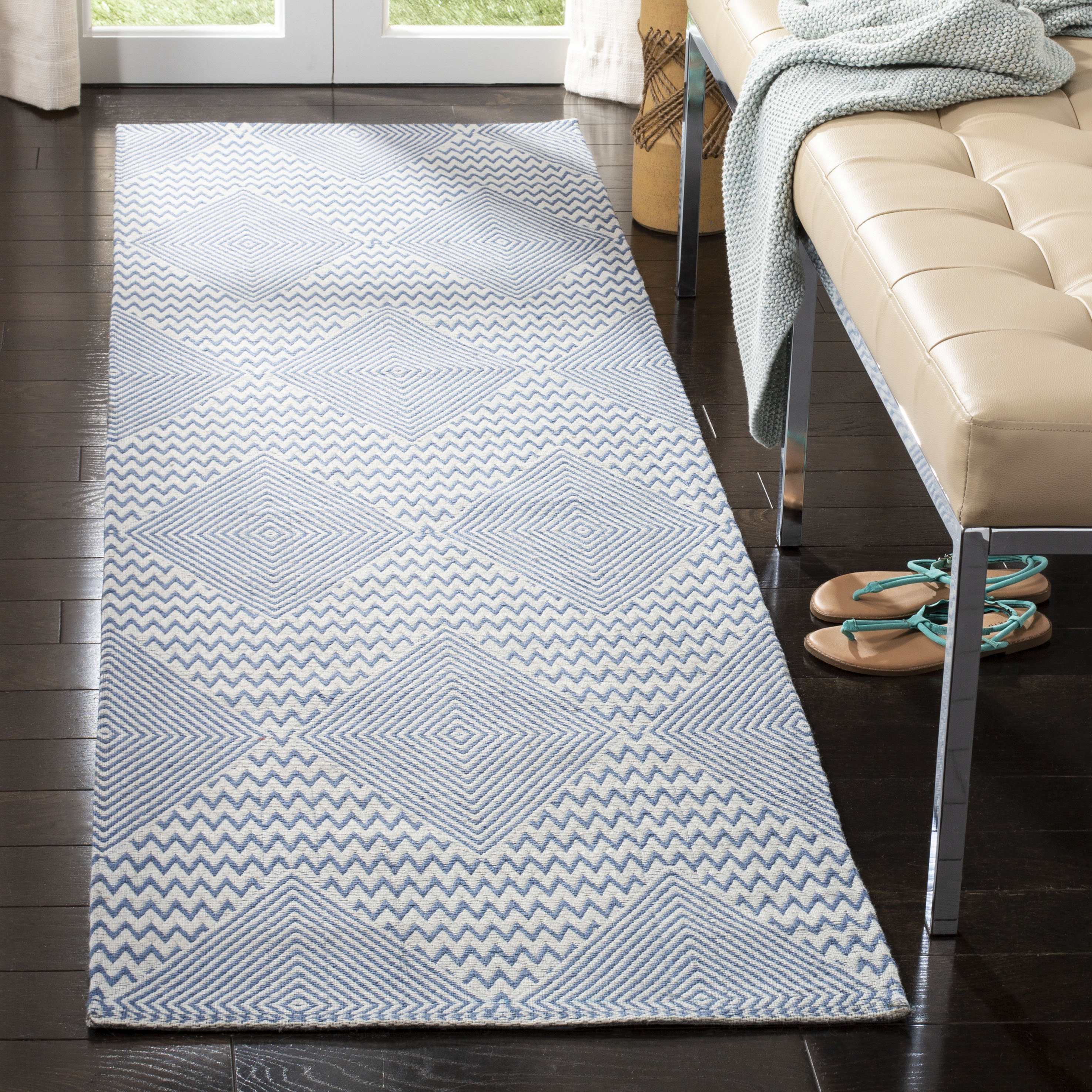 Safavieh MRB304L-28 Marbella Hatsue 2 x 8 (ft) Loomed Synthetic Dark Blue/Ivory Rectangular Indoor Abstract Coastal Runner rug
