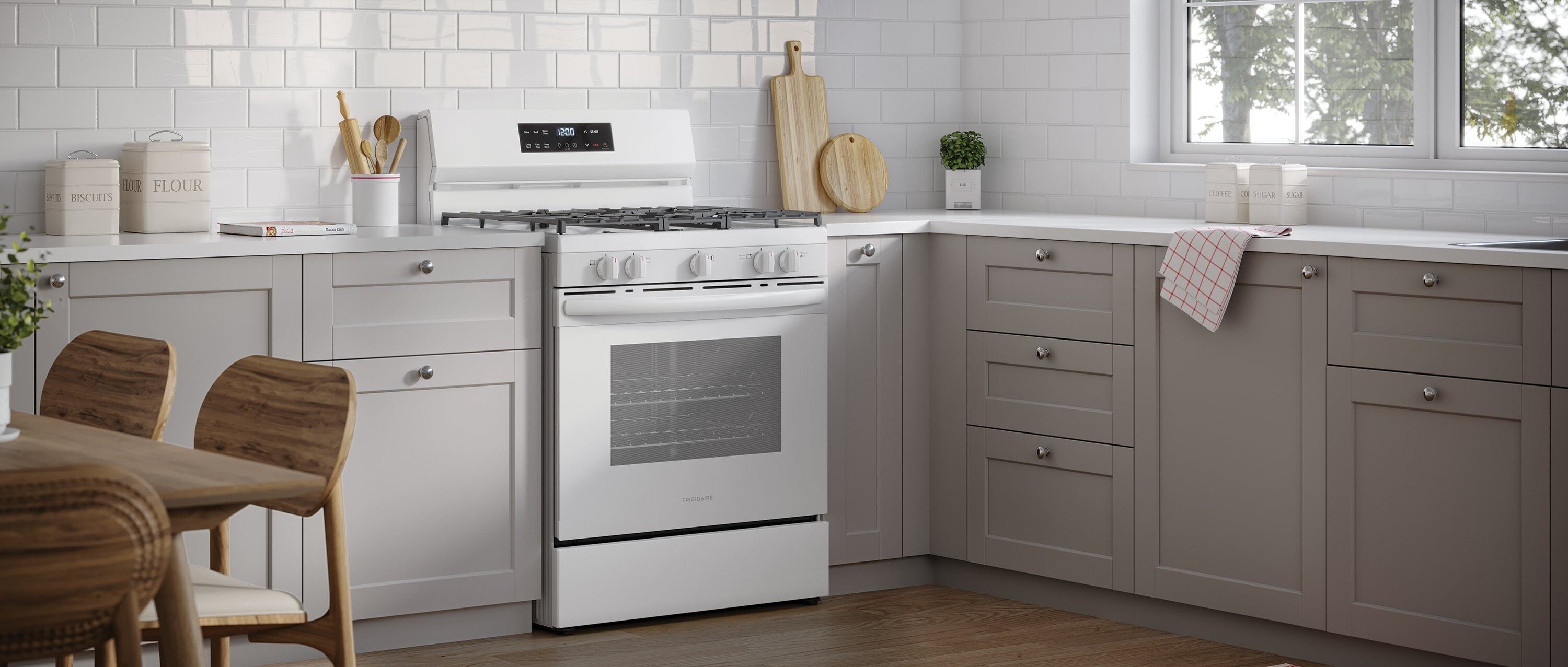 Frigidaire 30-in 5 Burners 5.1-cu ft Steam Cleaning Freestanding ...