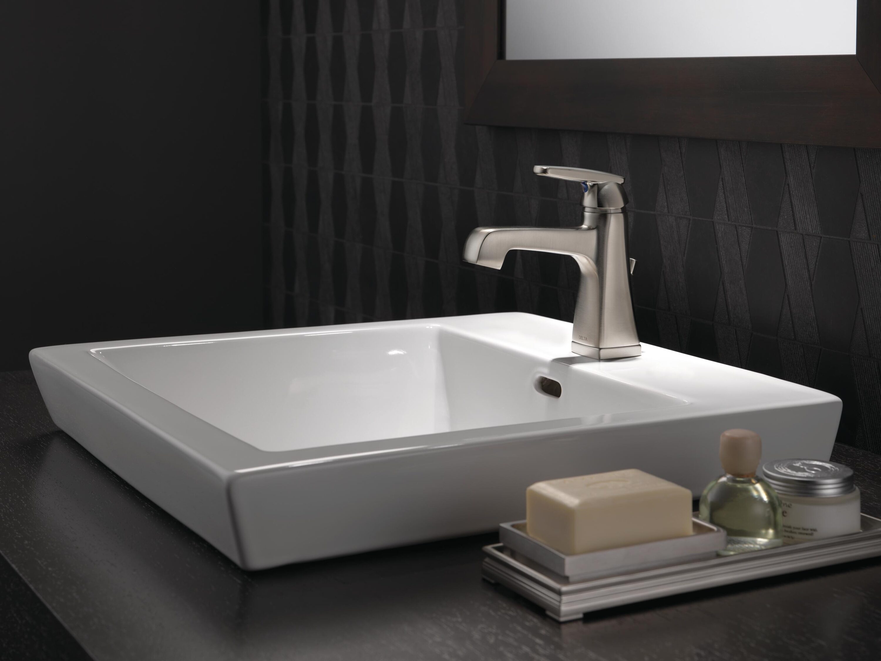 Delta Ashlyn Stainless 4-in centerset 1-Handle WaterSense Bathroom Sink ...