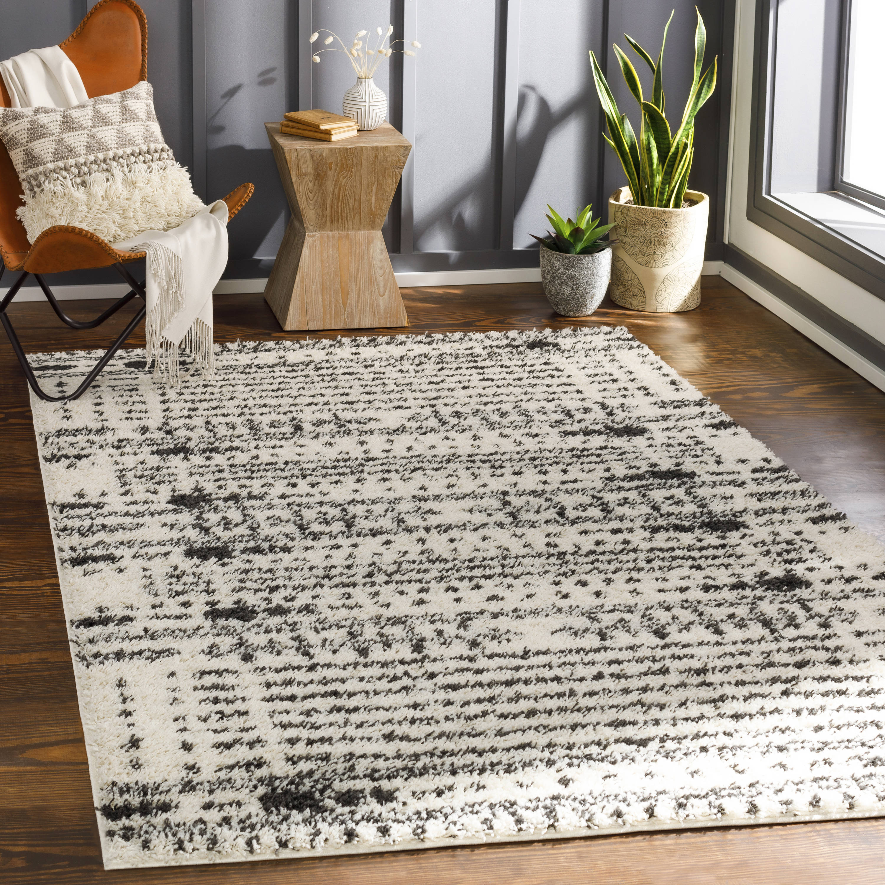 Surya BSH2326-537 Beni shag 5 X 7 (ft) Charcoal Indoor Geometric Oriental Area Rug