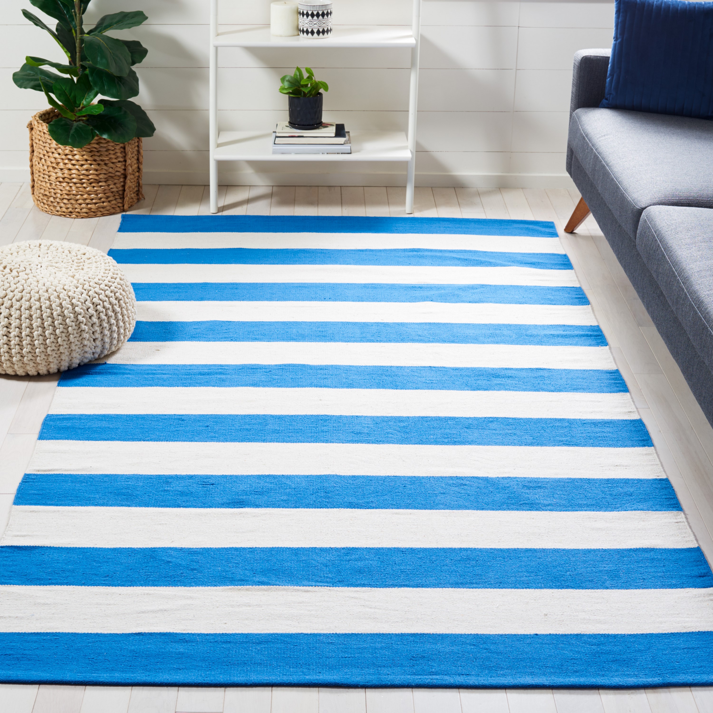 Safavieh MTK712C-24 Montauk Maslin 3 x 4 (ft) Cotton Blue/Ivory Rectangular Indoor Stripe Coastal Throw rug