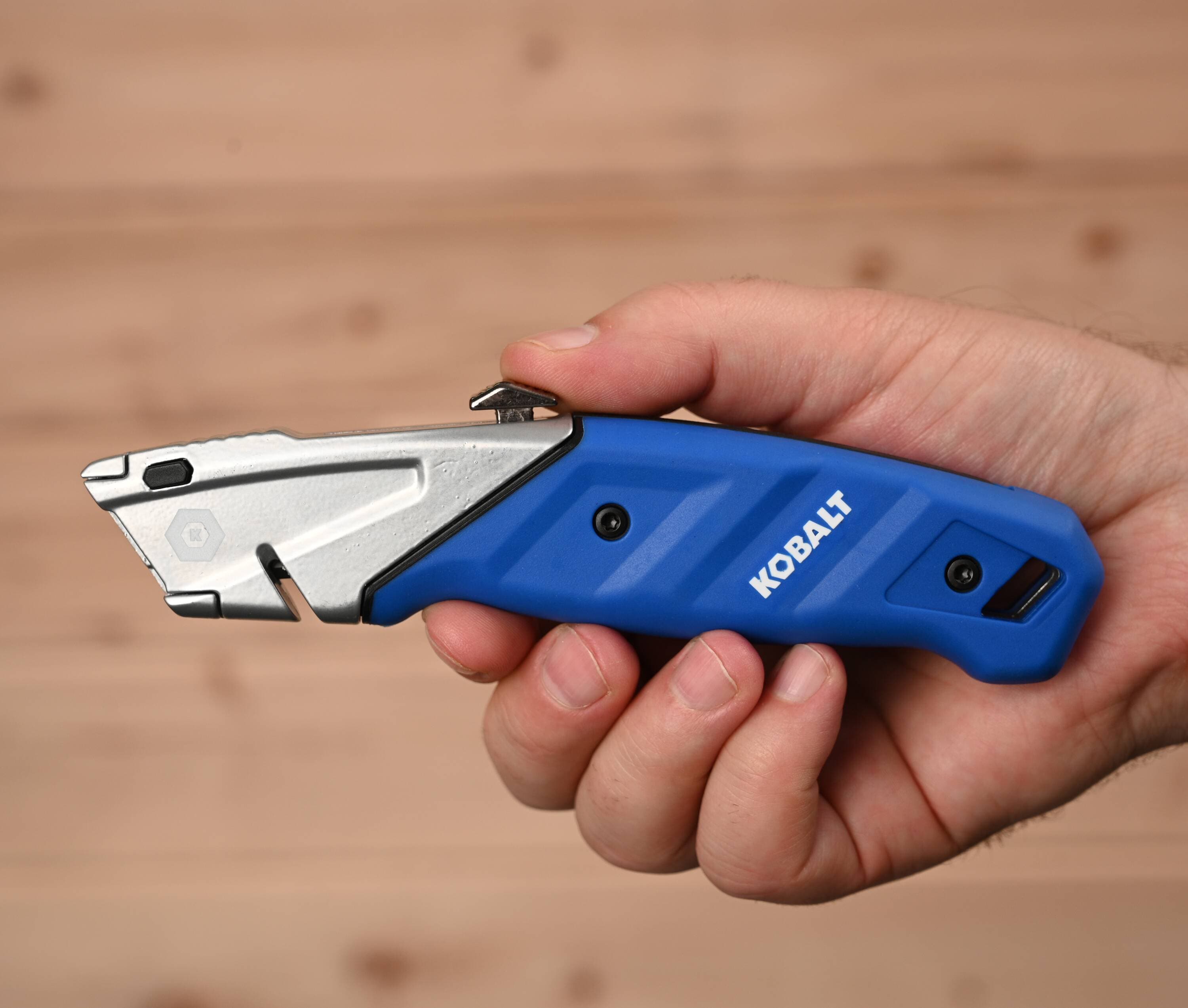 Kobalt Heavy Duty Fixed 3/4-in 3-Blade Utility Knife with On Tool Blade  Storage in the Utility Knives department at