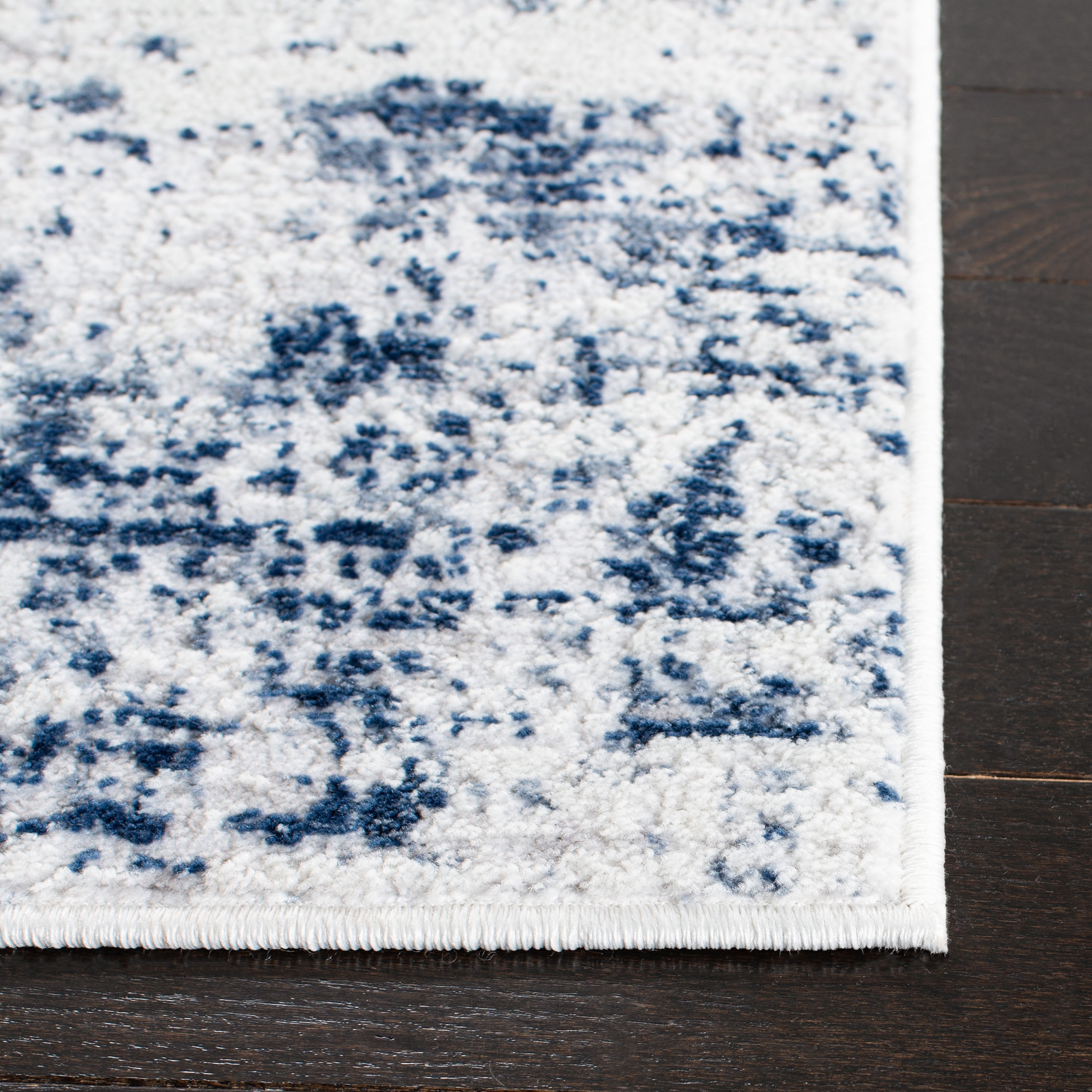 Safavieh ALA700B-5 rugs - View #3