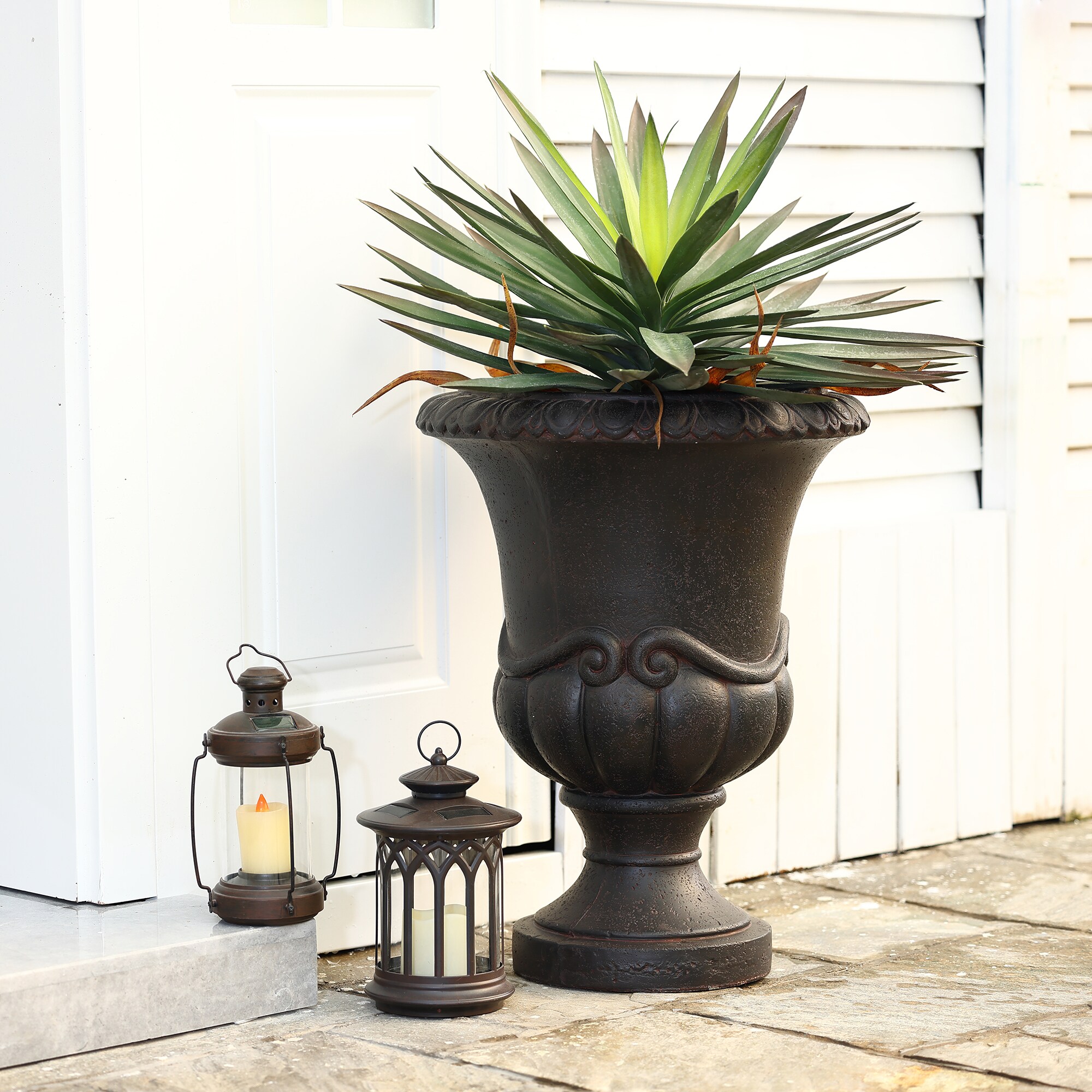 LuxenHome Rustic Brown Urn Planter-