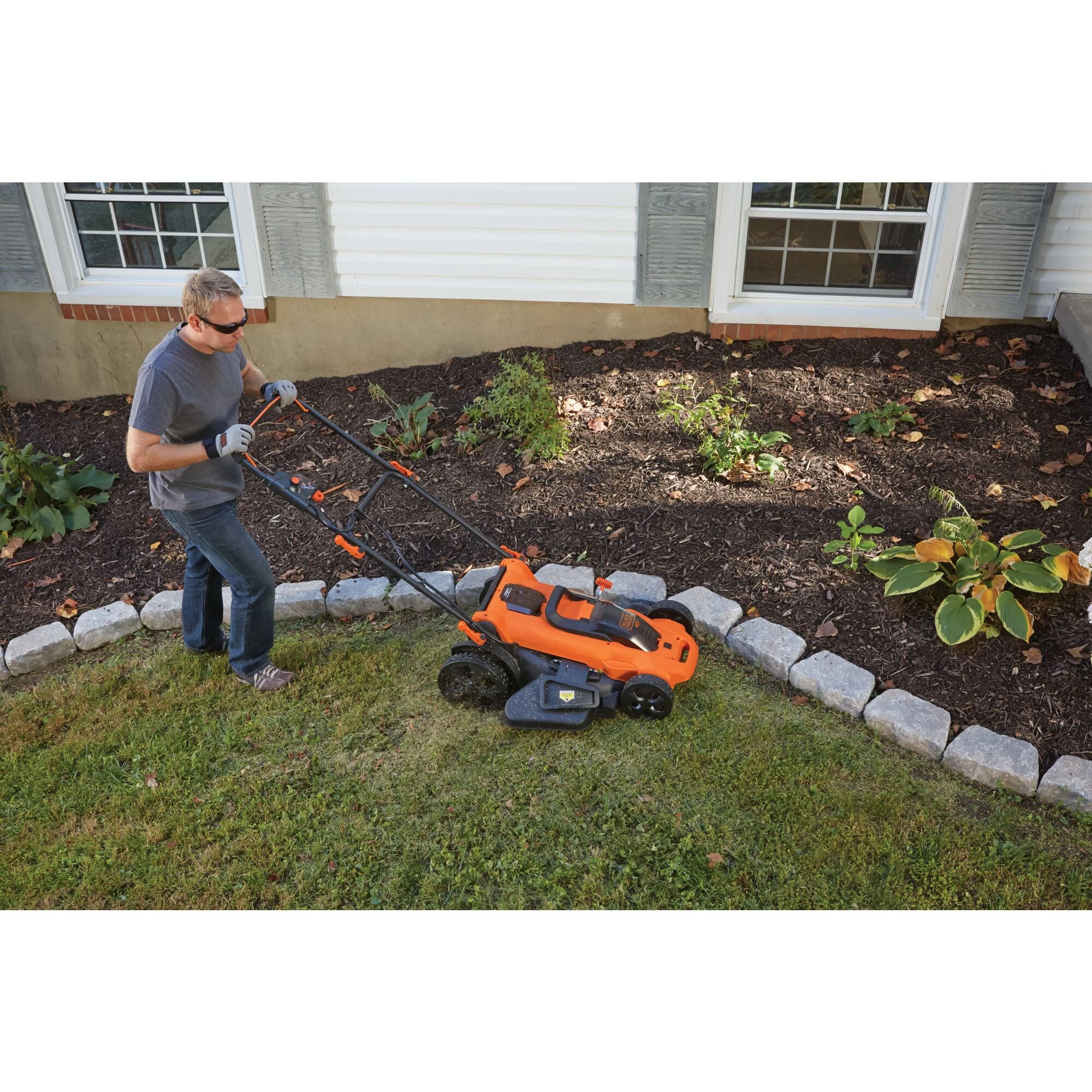  BLACK+DECKER 40V MAX* Cordless Lawn Mower with Battery and  Charger Included (CM2043C) : Patio, Lawn & Garden