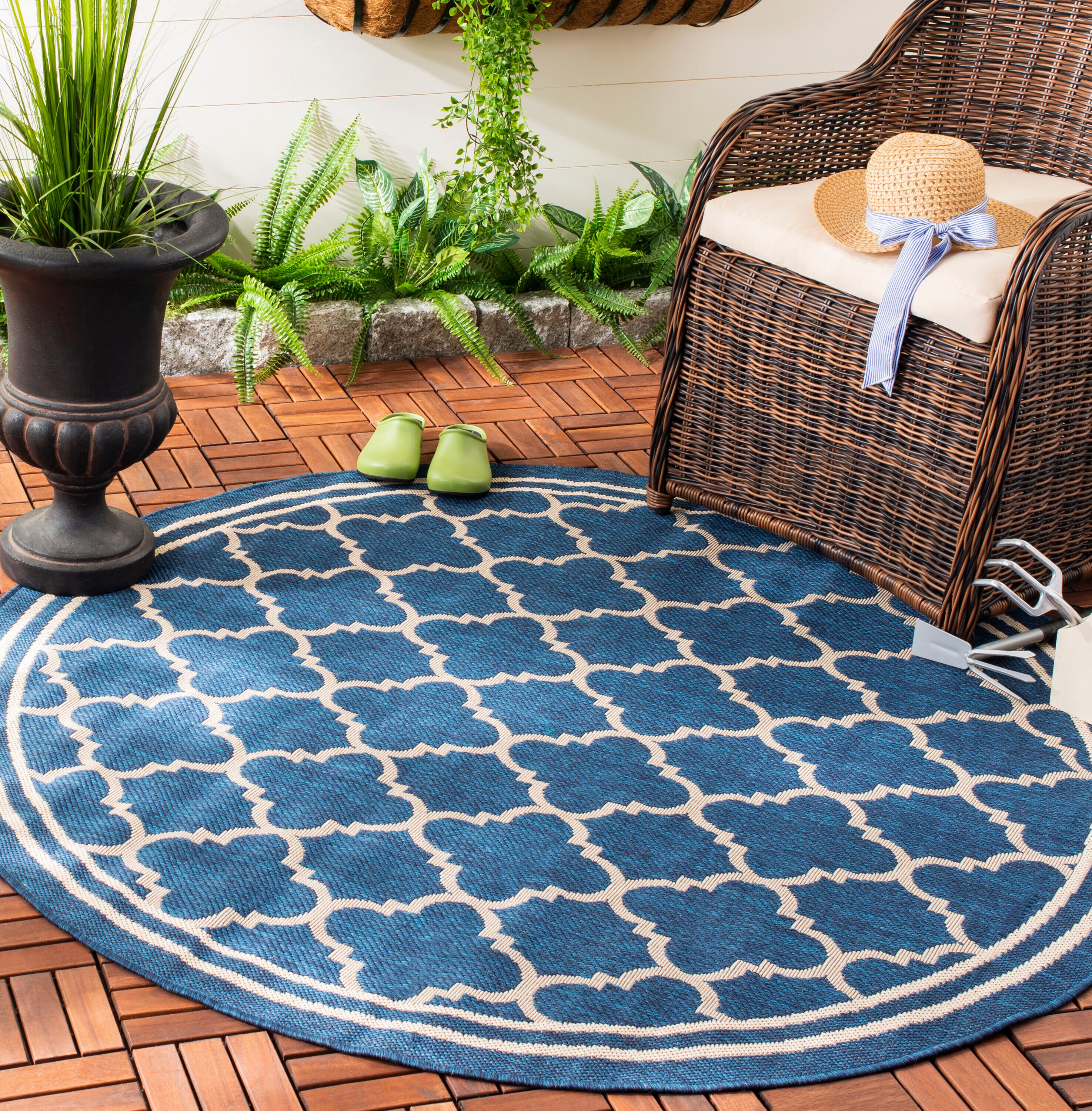 Safavieh CY6918-268-8R Courtyard Samana 8 x 8 (ft) Loomed Polypropylene Navy/Beige Round Indoor/Outdoor Trellis Area rug
