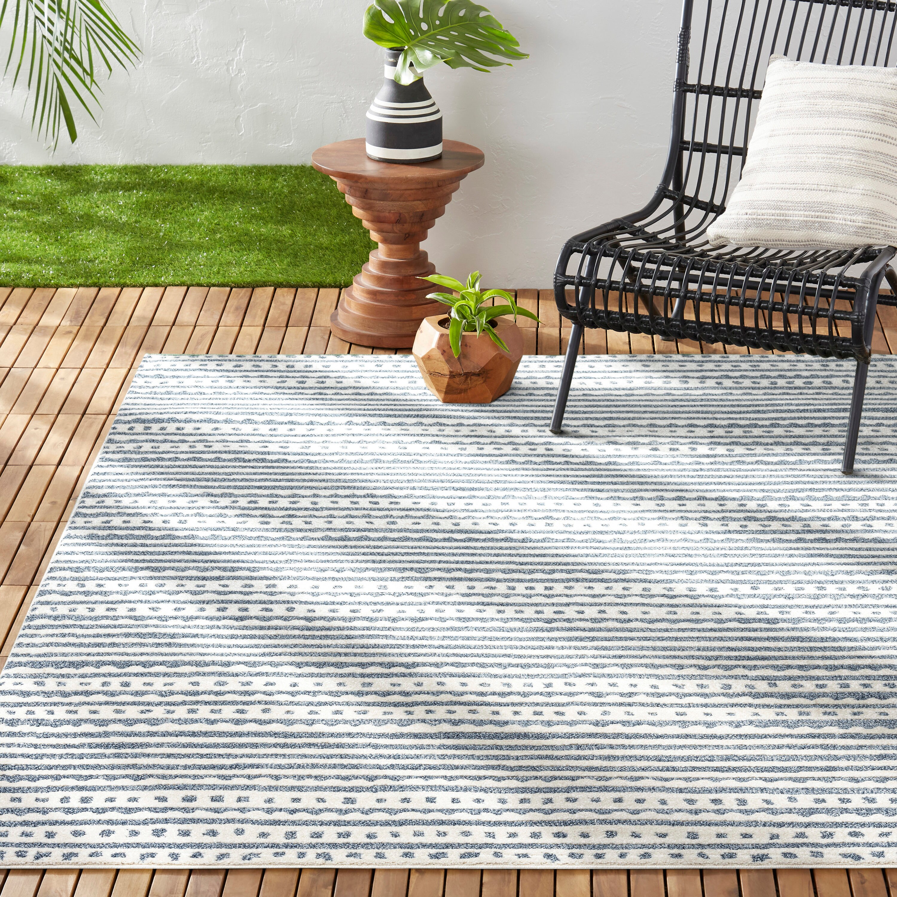 Brookstone Crescent Atlas 5 x 7 Blue Ivory Indoor Outdoor Area Rug