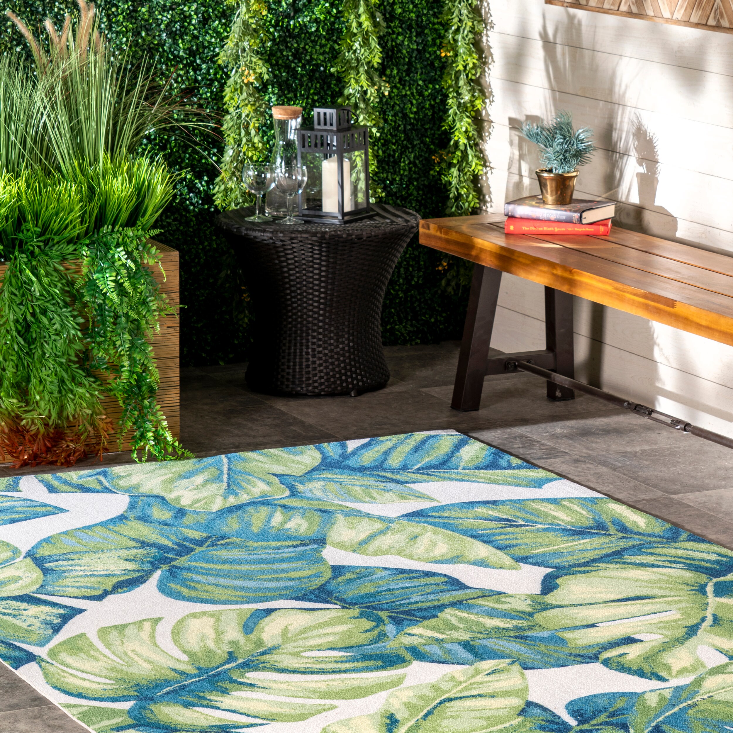 nuLOOM Oasis 2 x 3 Indoor/Outdoor Floral/Botanical Area Rug in the