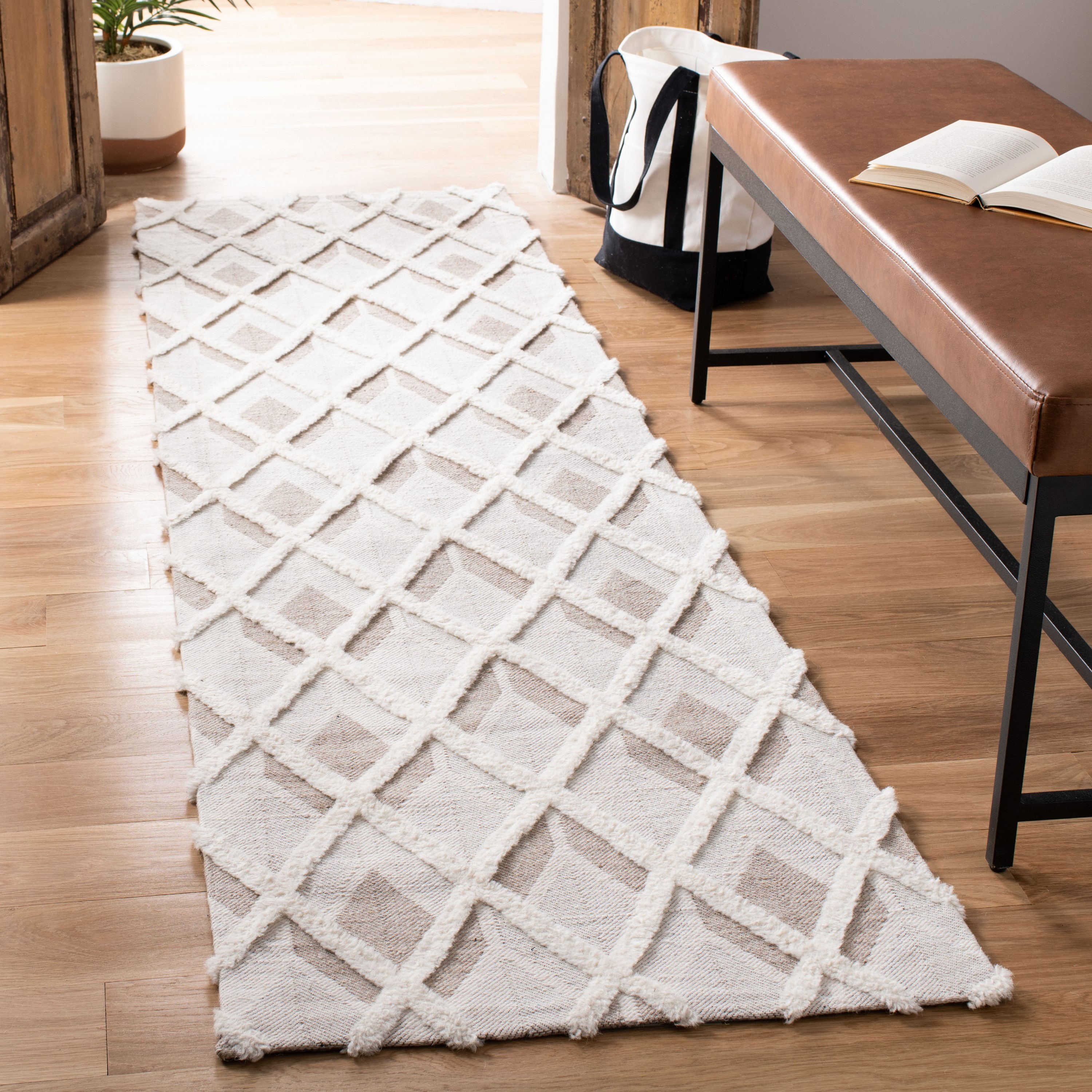 Handmade Beige and Ivory Geometric Wool Runner Rug