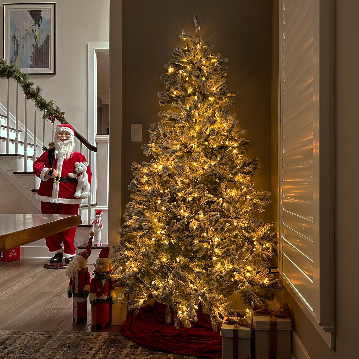 Fraser Hill Farm FFHTA065-5SN Artificial-Christmas-Trees - View #9