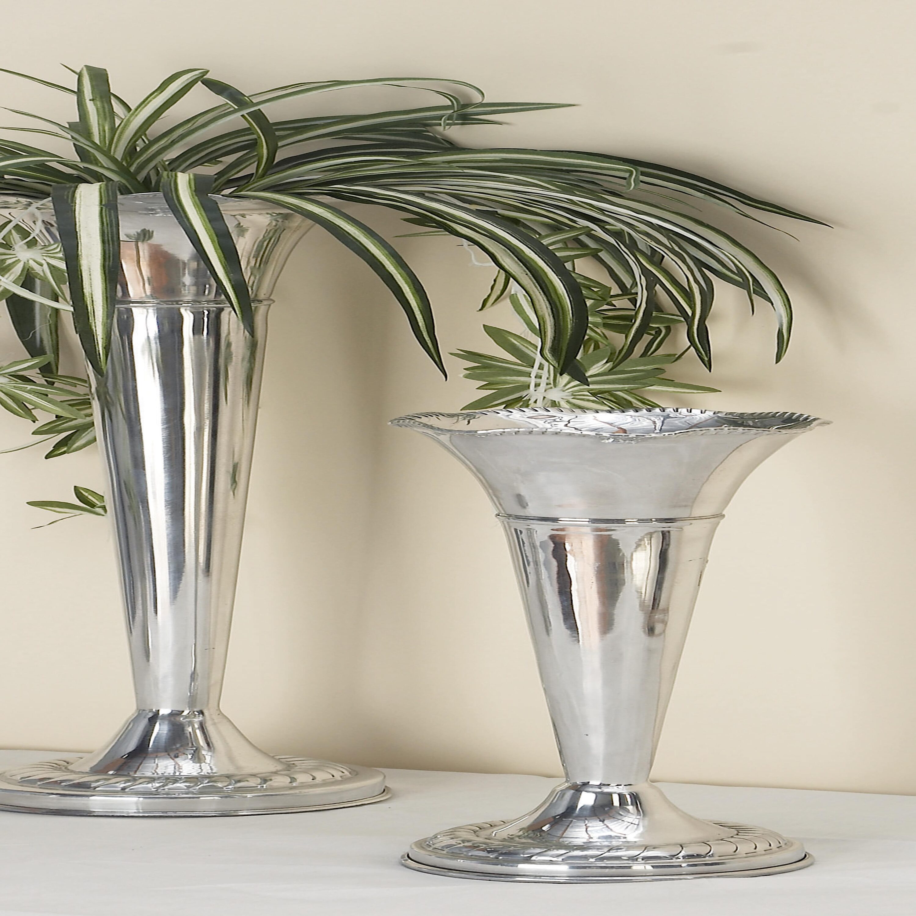 The Novogratz 30557 Silver Aluminum Modern Vase